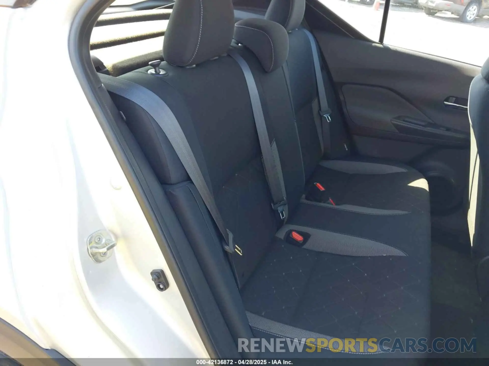 8 Photograph of a damaged car 3N1CP5CV7LL545281 NISSAN KICKS 2020