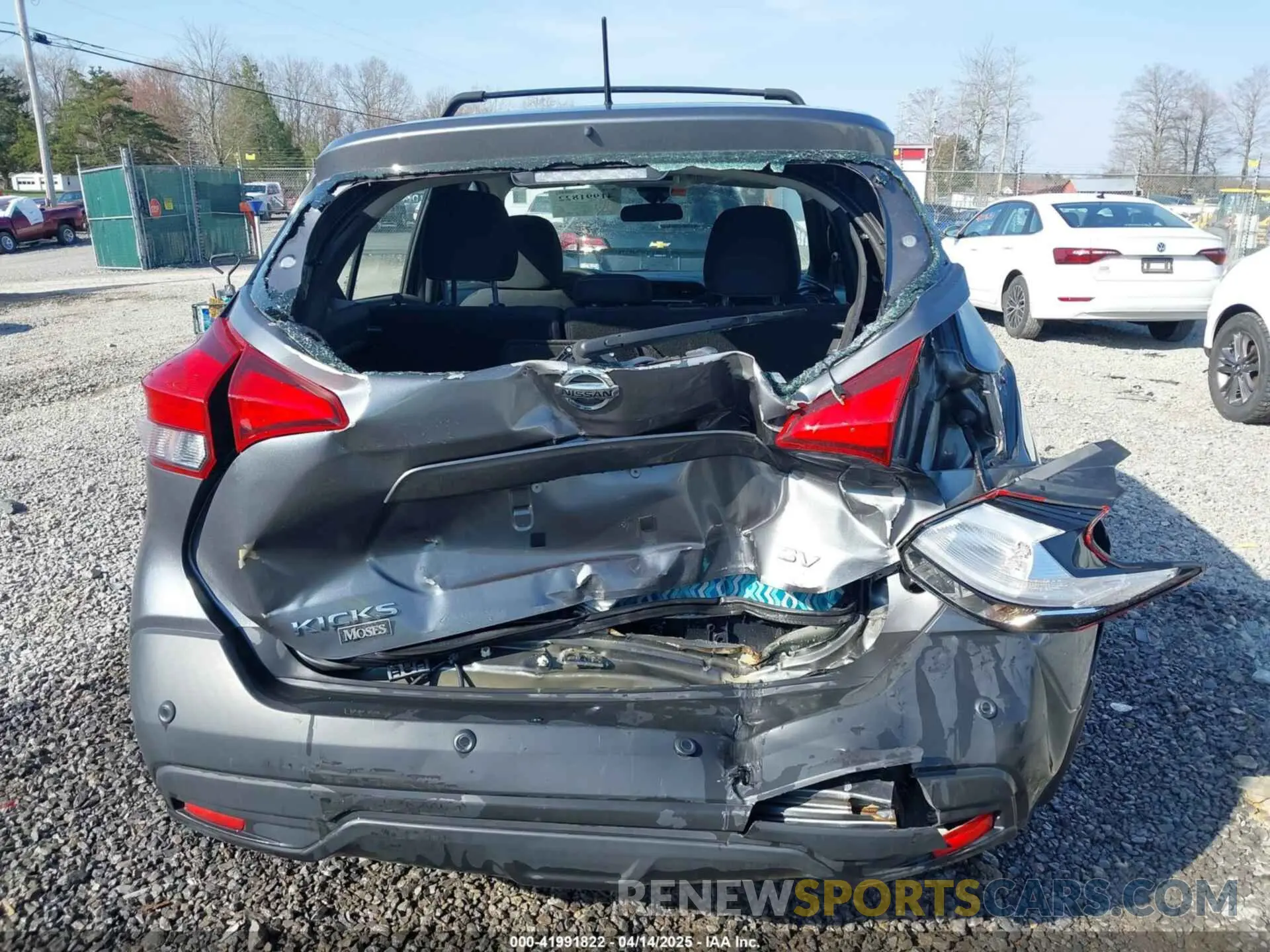 16 Photograph of a damaged car 3N1CP5CV7LL546690 NISSAN KICKS 2020
