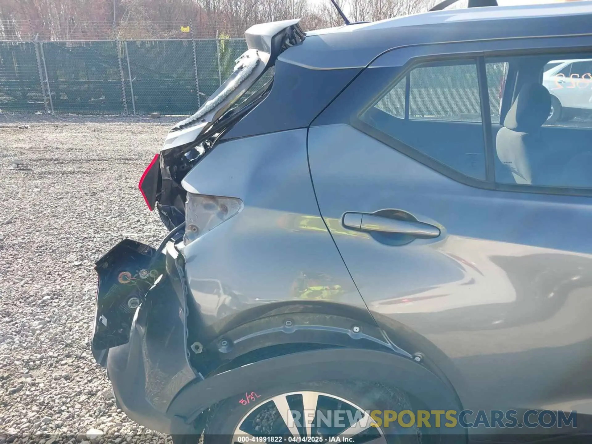 17 Photograph of a damaged car 3N1CP5CV7LL546690 NISSAN KICKS 2020