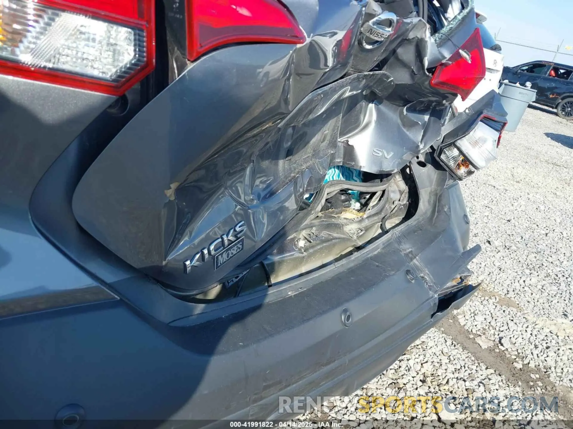 19 Photograph of a damaged car 3N1CP5CV7LL546690 NISSAN KICKS 2020