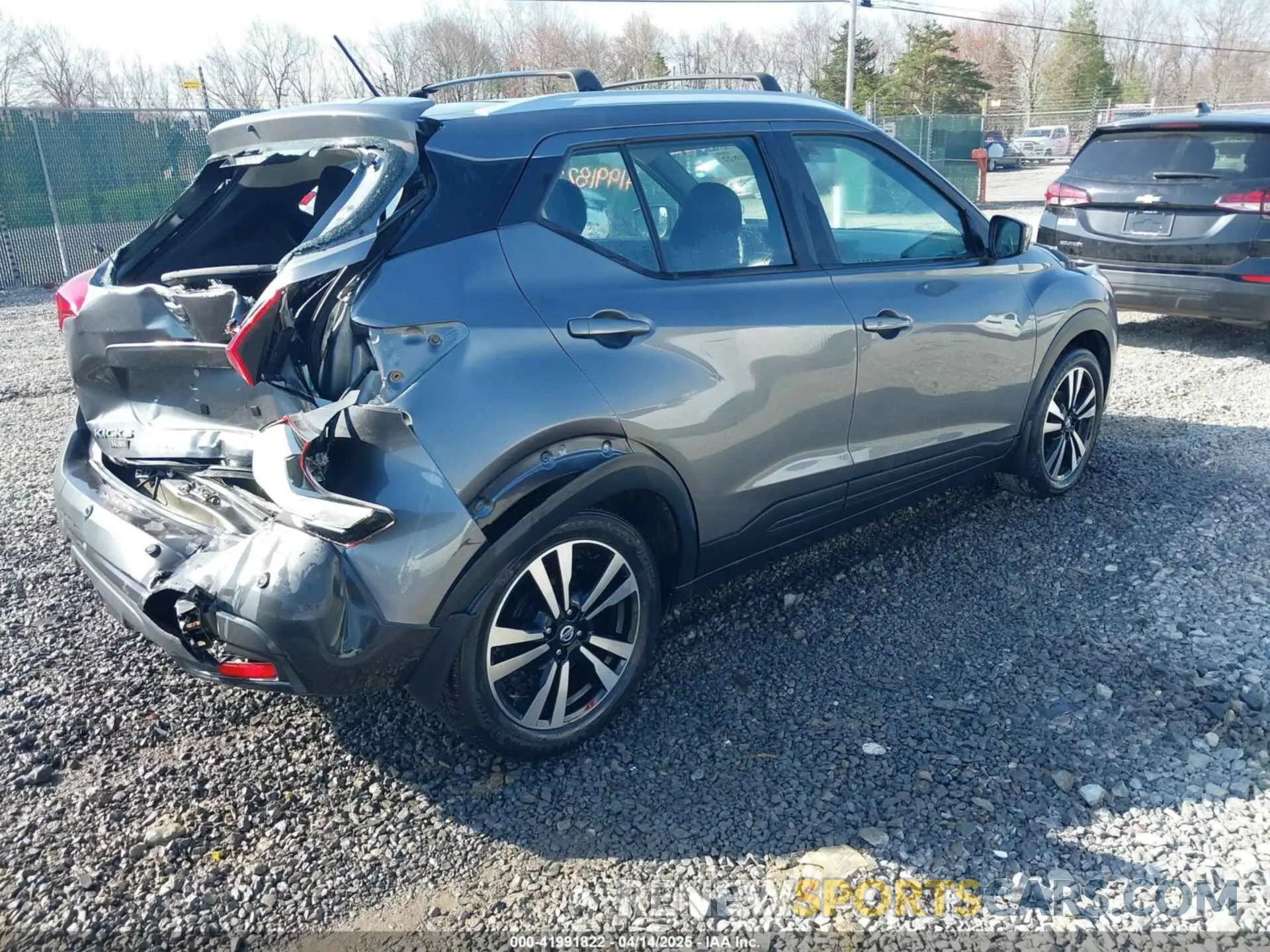4 Photograph of a damaged car 3N1CP5CV7LL546690 NISSAN KICKS 2020
