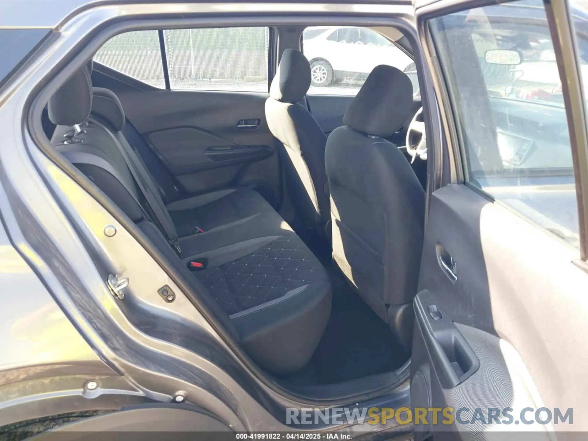 8 Photograph of a damaged car 3N1CP5CV7LL546690 NISSAN KICKS 2020