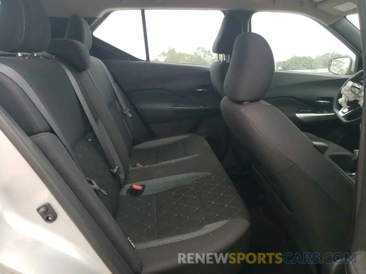 11 Photograph of a damaged car 3N1CP5CV7LL555051 NISSAN KICKS 2020