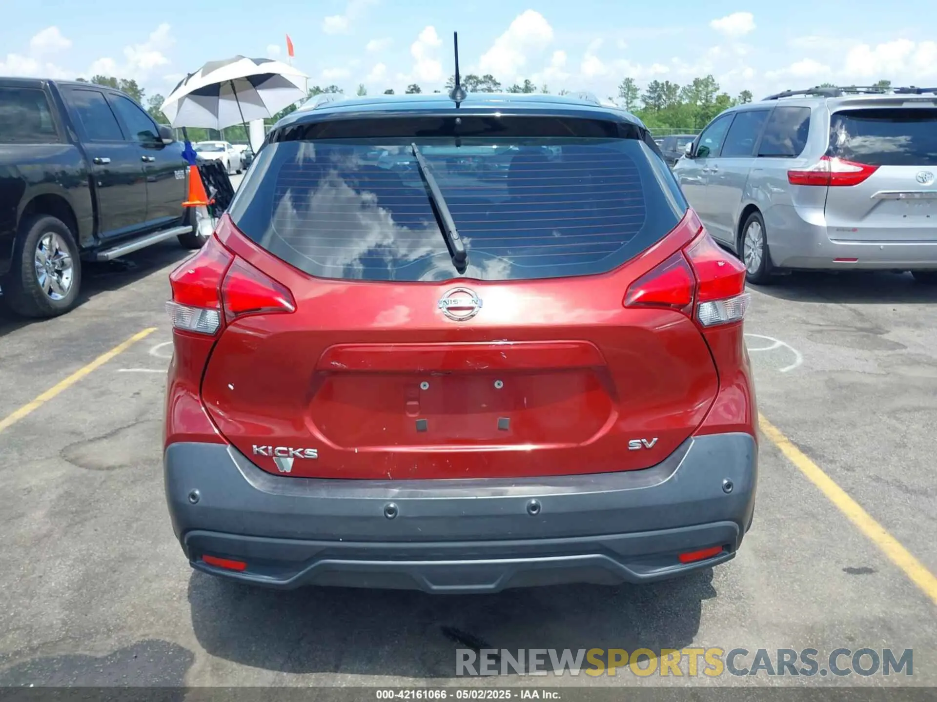 16 Photograph of a damaged car 3N1CP5CV7LL574165 NISSAN KICKS 2020
