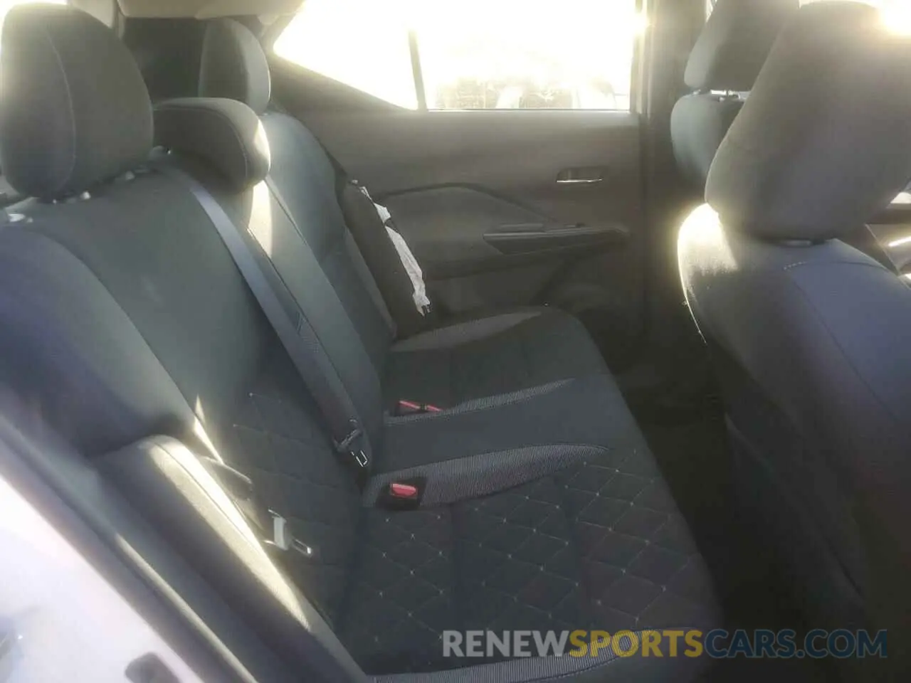10 Photograph of a damaged car 3N1CP5CV8LL537786 NISSAN KICKS 2020