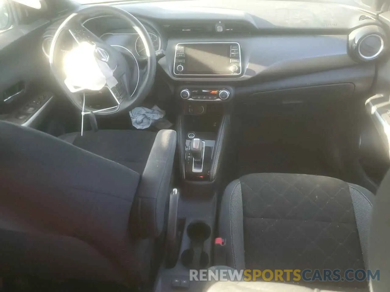 8 Photograph of a damaged car 3N1CP5CV8LL537786 NISSAN KICKS 2020