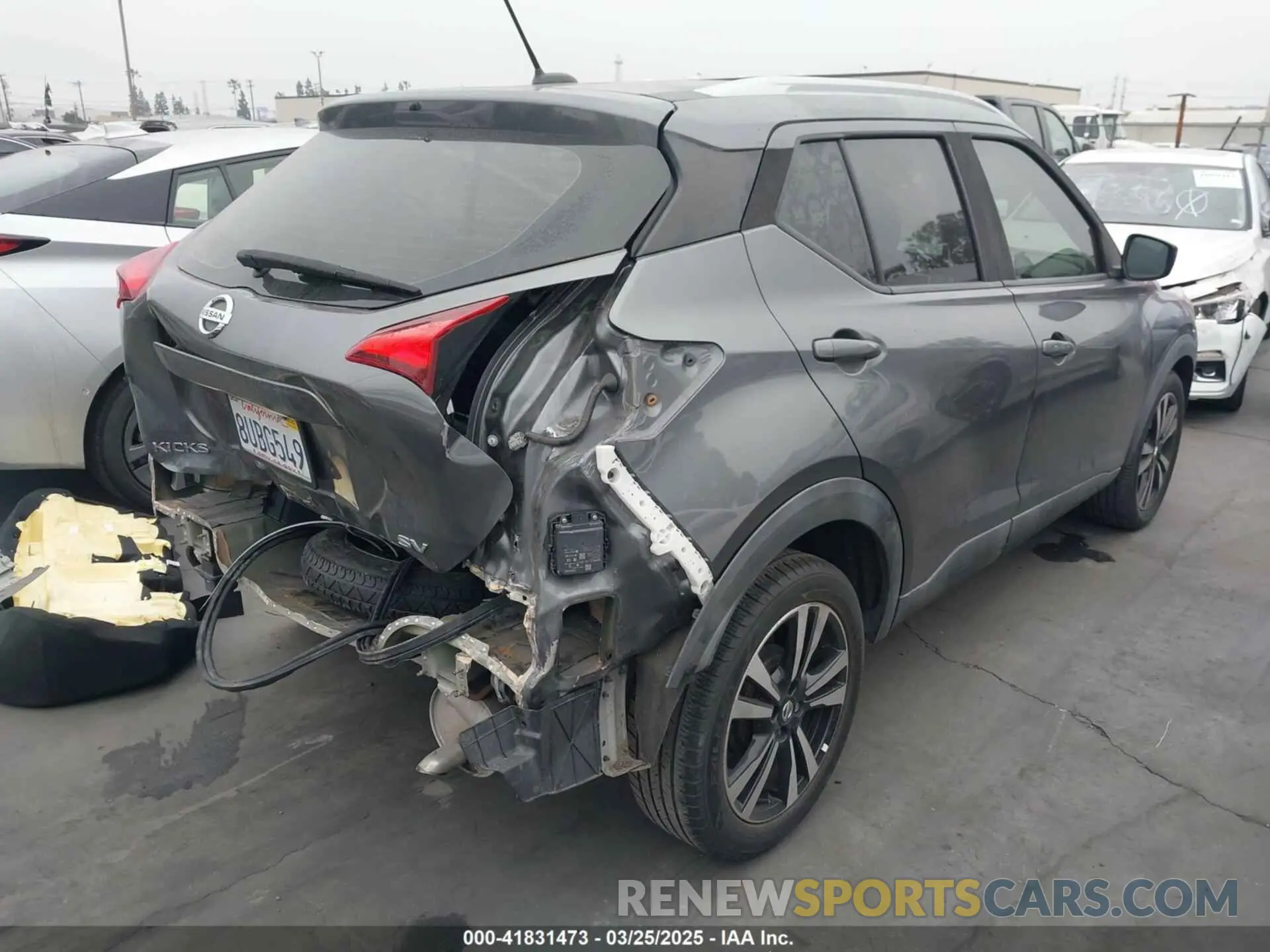 4 Photograph of a damaged car 3N1CP5CV8LL565765 NISSAN KICKS 2020