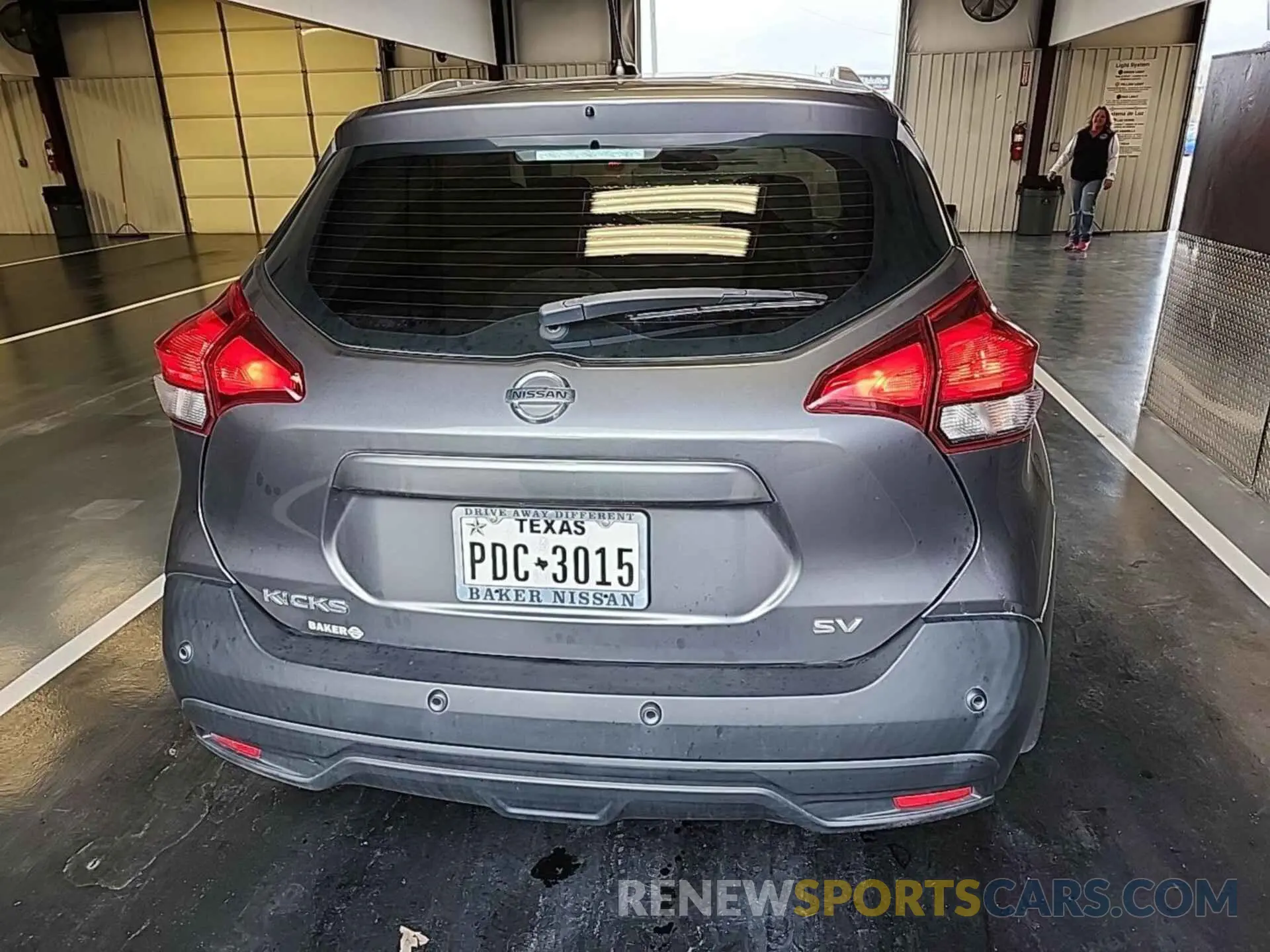 18 Photograph of a damaged car 3N1CP5CV8LL567497 NISSAN KICKS 2020