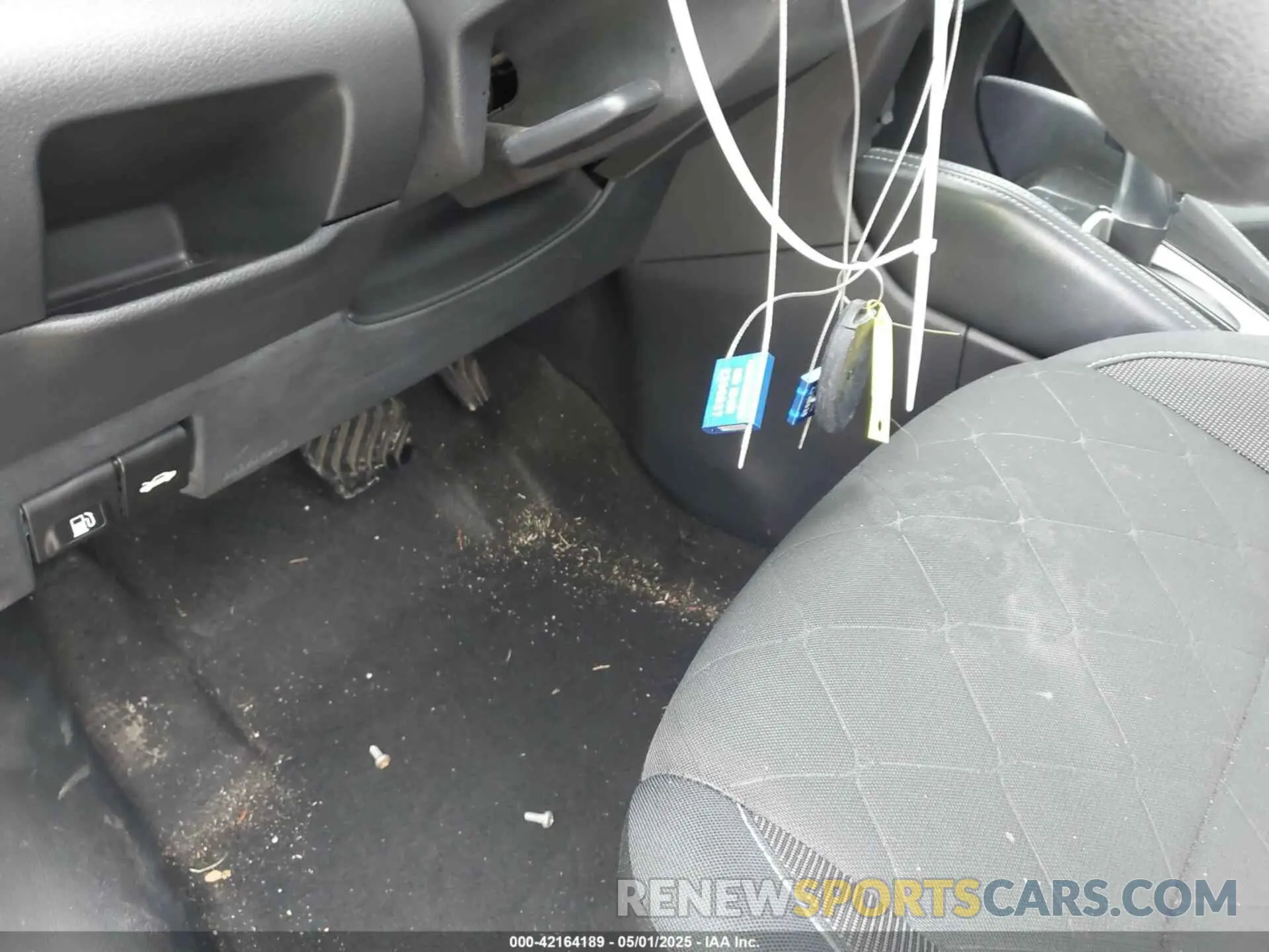 11 Photograph of a damaged car 3N1CP5CV9LL500956 NISSAN KICKS 2020
