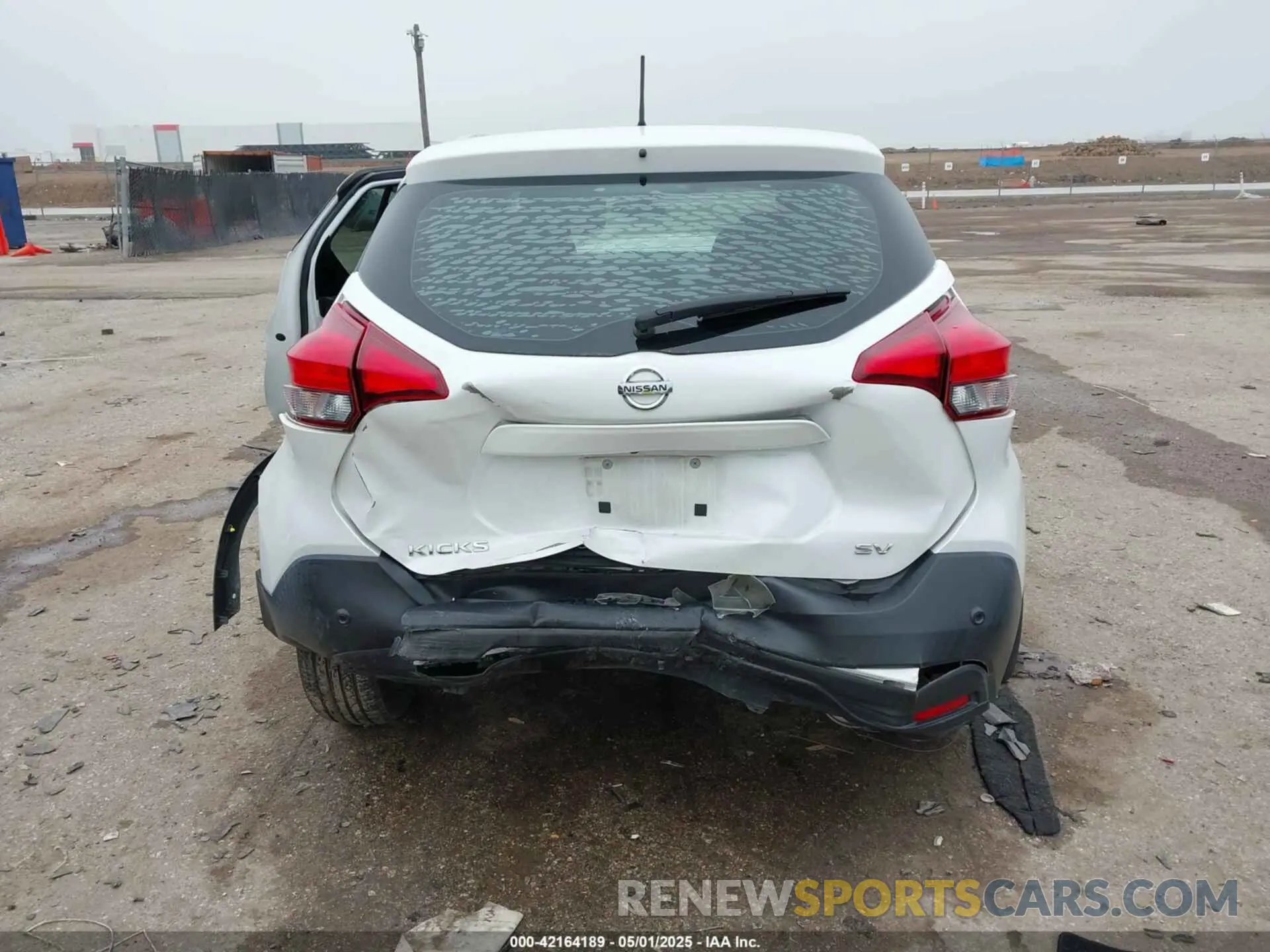 16 Photograph of a damaged car 3N1CP5CV9LL500956 NISSAN KICKS 2020
