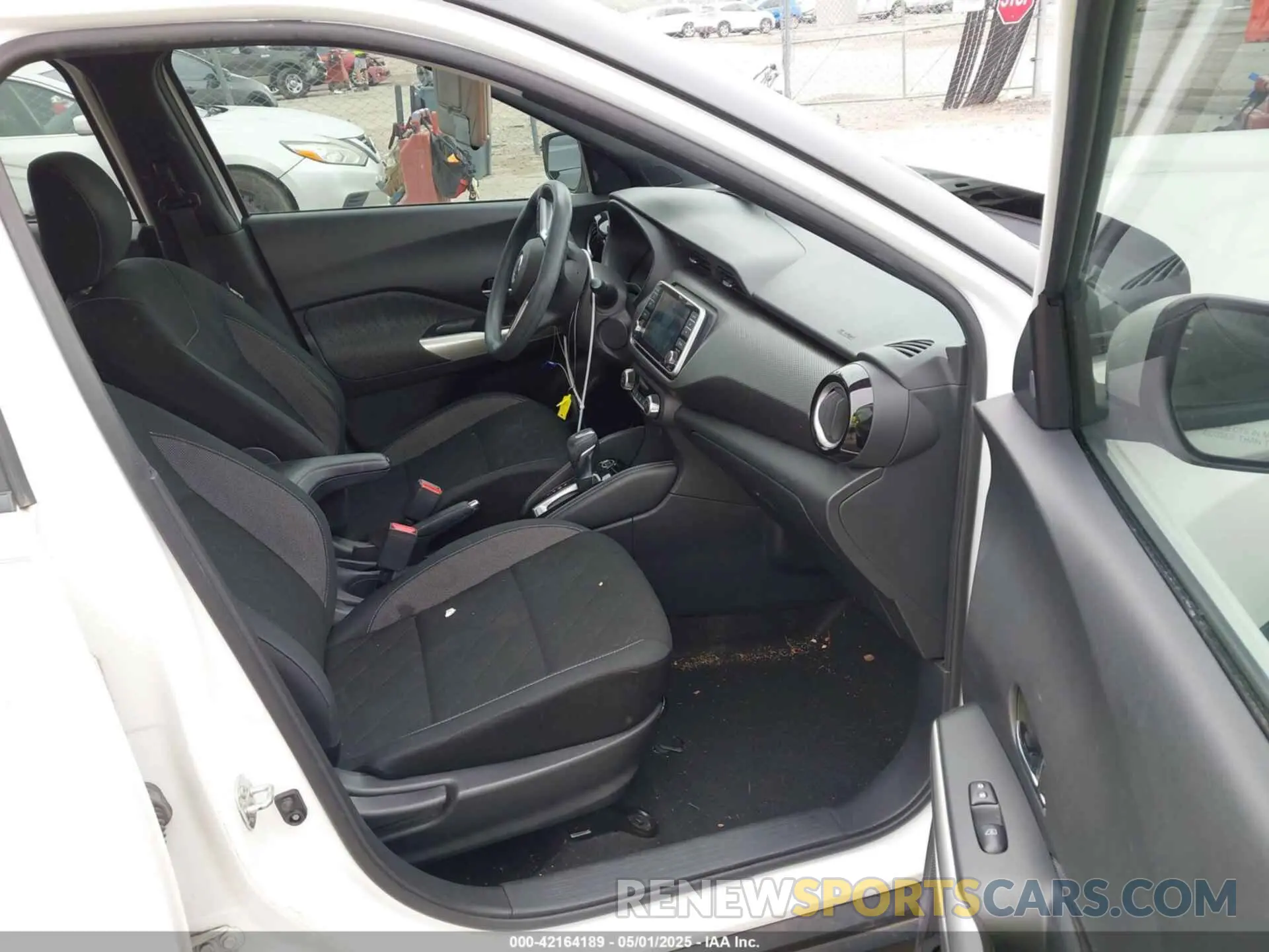 5 Photograph of a damaged car 3N1CP5CV9LL500956 NISSAN KICKS 2020