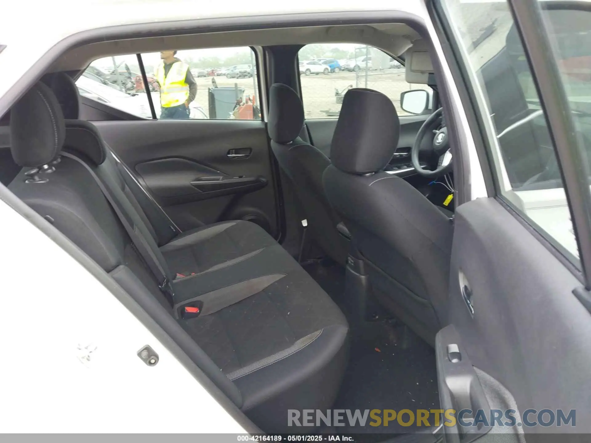 8 Photograph of a damaged car 3N1CP5CV9LL500956 NISSAN KICKS 2020