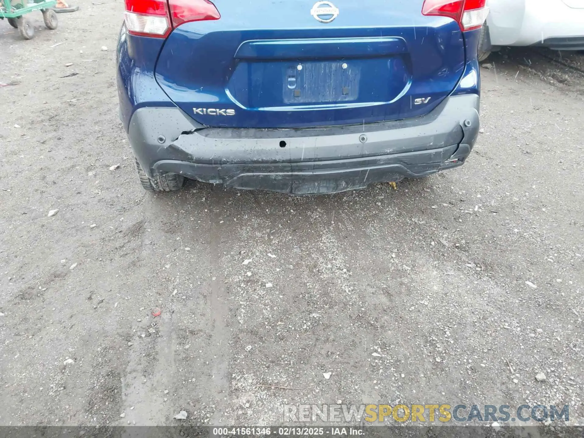17 Photograph of a damaged car 3N1CP5CV9LL520849 NISSAN KICKS 2020