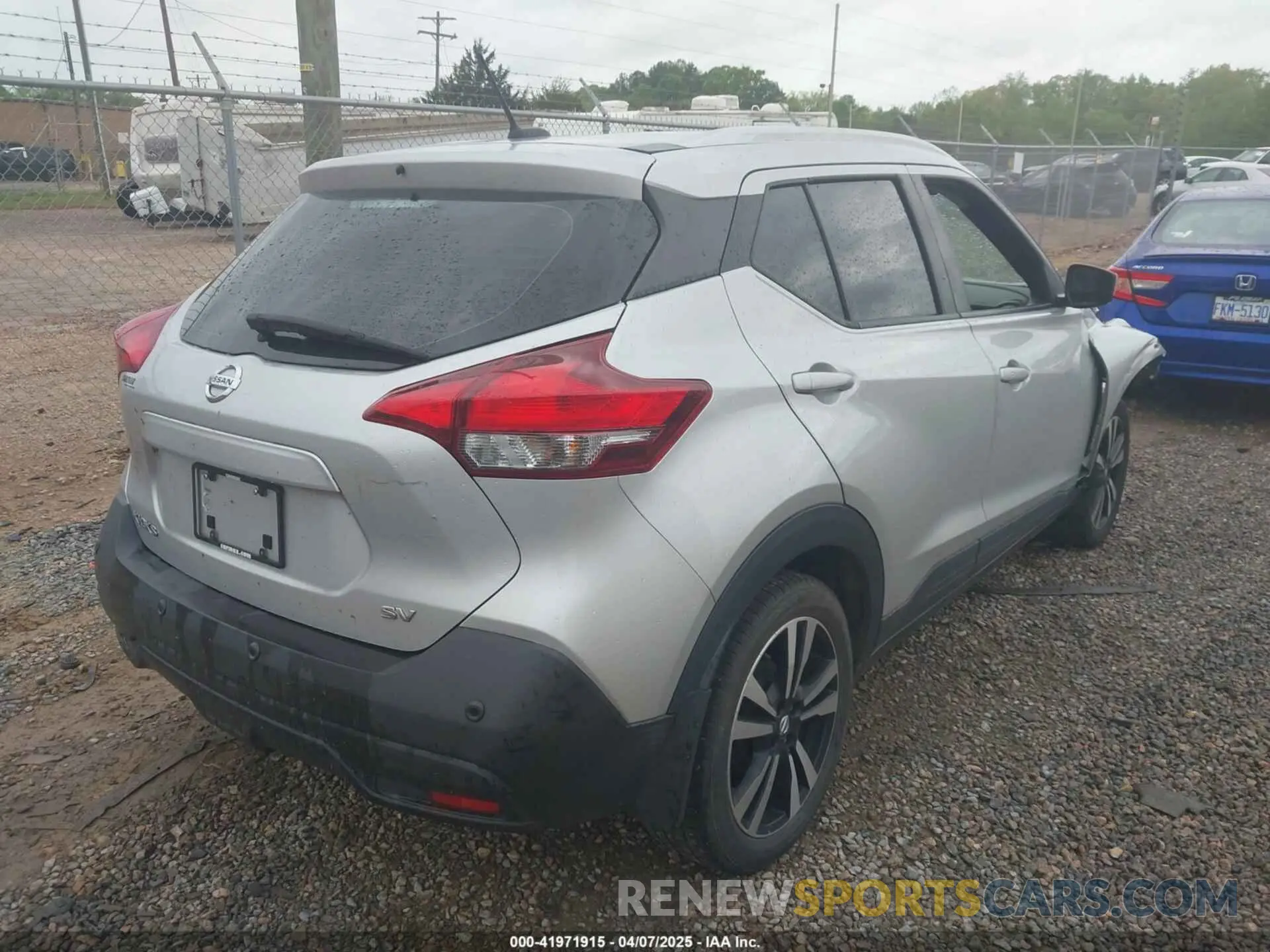 4 Photograph of a damaged car 3N1CP5CV9LL555262 NISSAN KICKS 2020