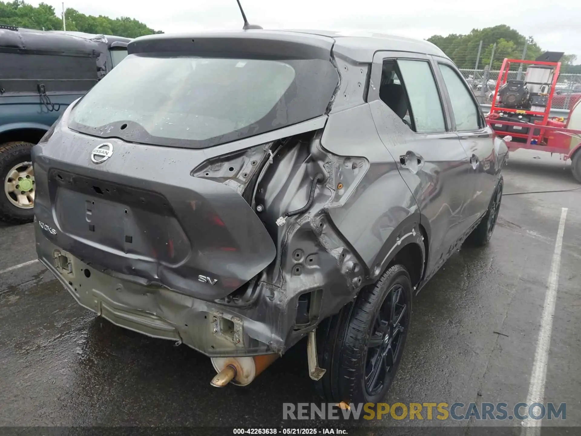 4 Photograph of a damaged car 3N1CP5CVXLL481267 NISSAN KICKS 2020