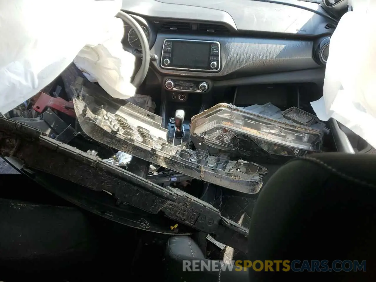 8 Photograph of a damaged car 3N1CP5CVXLL521962 NISSAN KICKS 2020