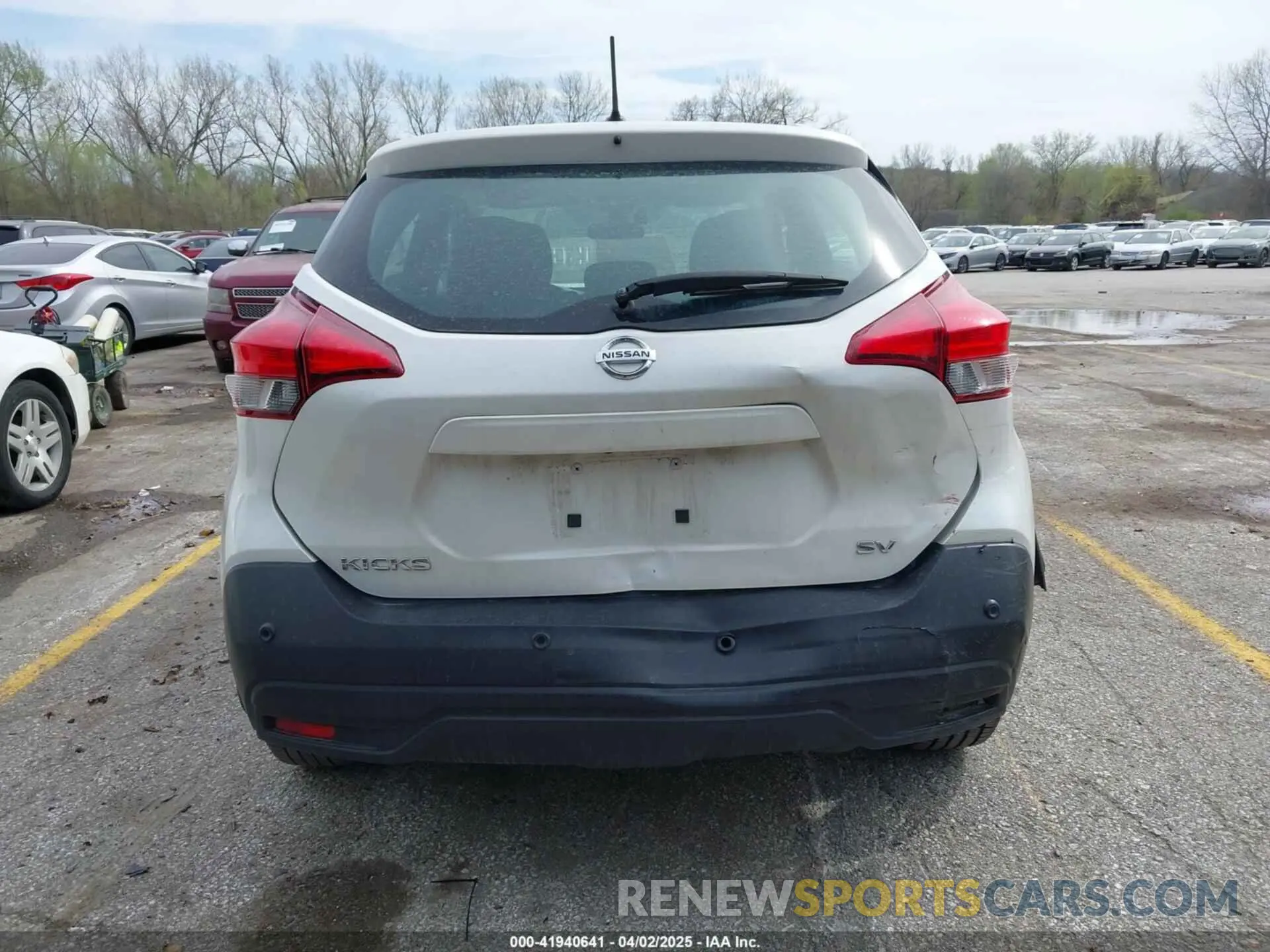 17 Photograph of a damaged car 3N1CP5CVXLL545498 NISSAN KICKS 2020