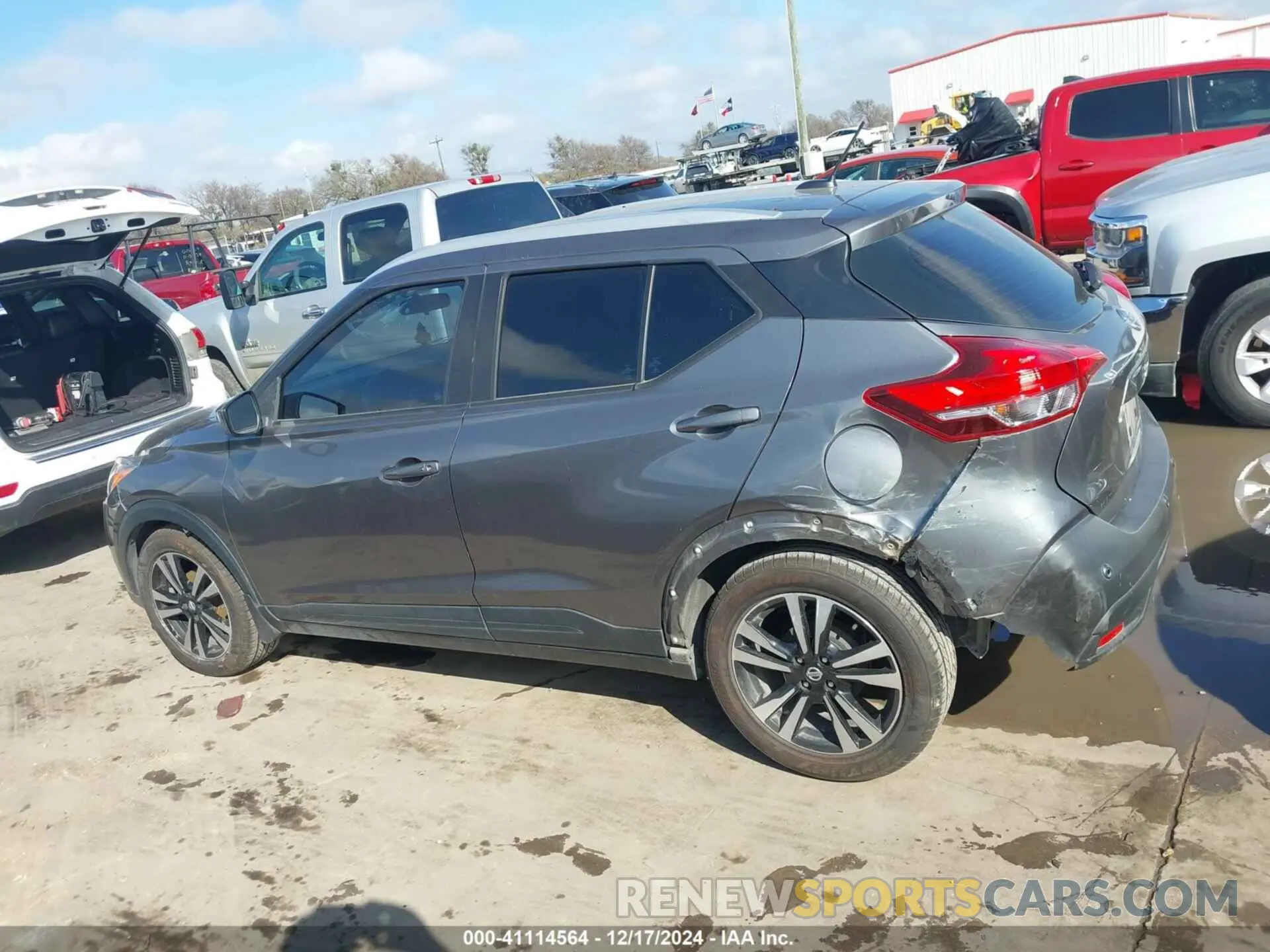 14 Photograph of a damaged car 3N1CP5CVXLL547056 NISSAN KICKS 2020