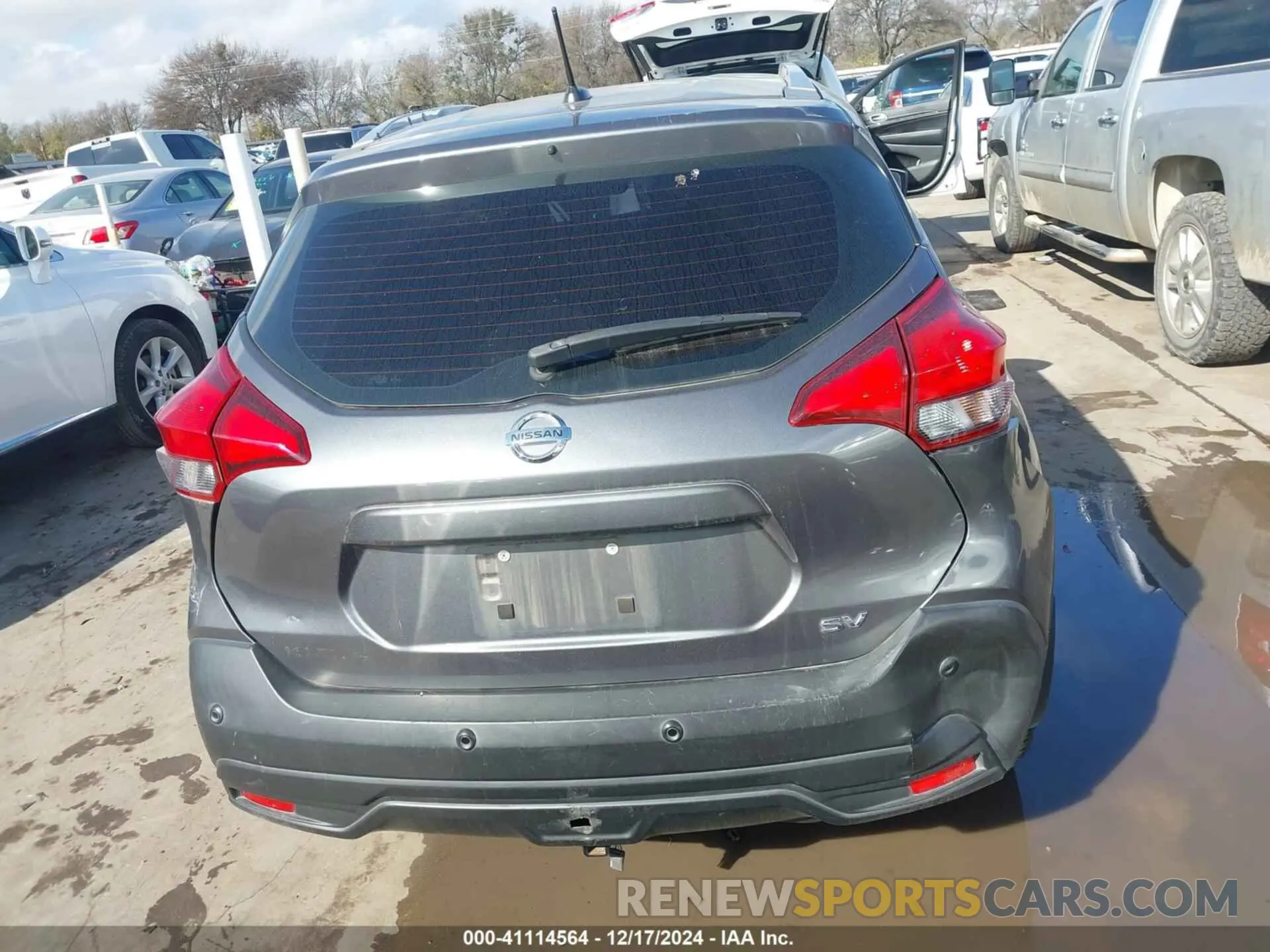 16 Photograph of a damaged car 3N1CP5CVXLL547056 NISSAN KICKS 2020