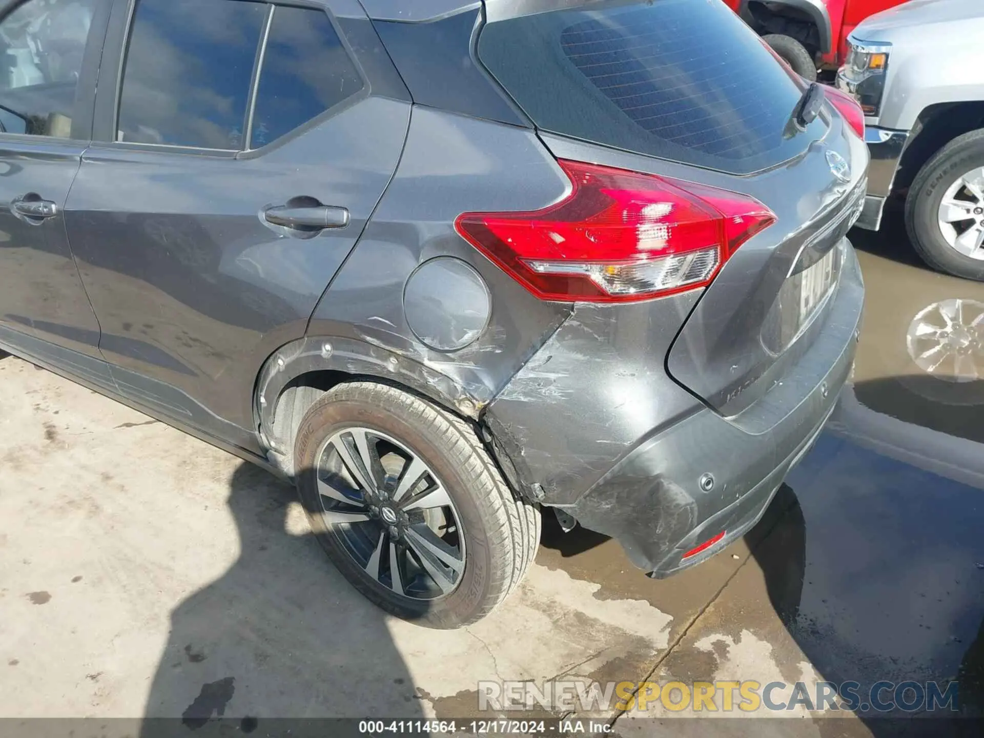 6 Photograph of a damaged car 3N1CP5CVXLL547056 NISSAN KICKS 2020