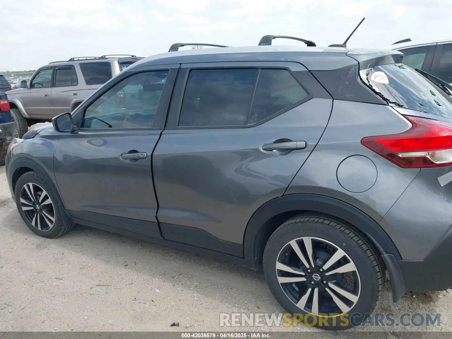 14 Photograph of a damaged car 3N1CP5CVXLL553648 NISSAN KICKS 2020
