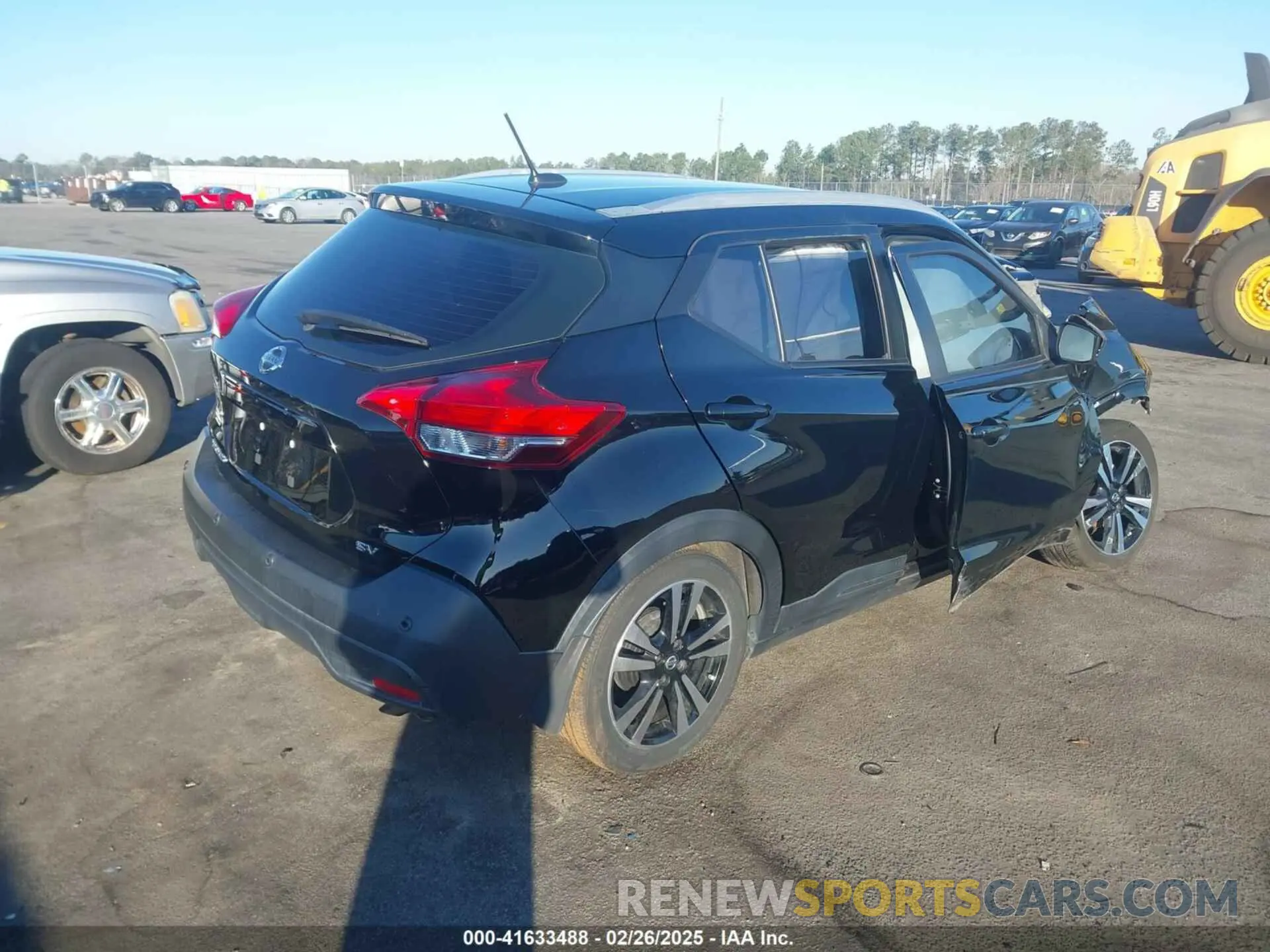 4 Photograph of a damaged car 3N1CP5CVXLL568571 NISSAN KICKS 2020
