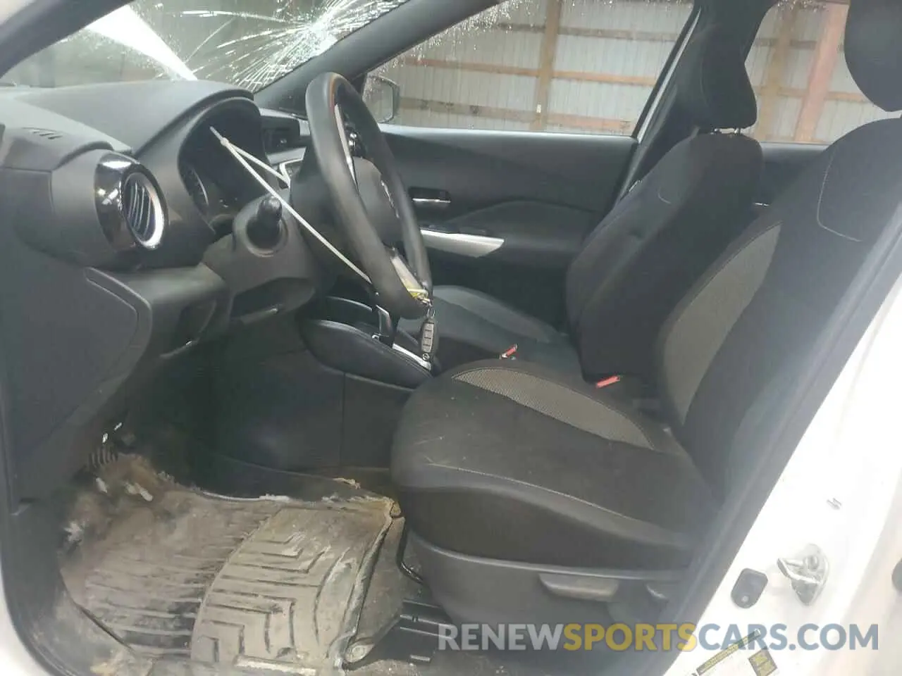7 Photograph of a damaged car 3N1CP5CVXLL572054 NISSAN KICKS 2020