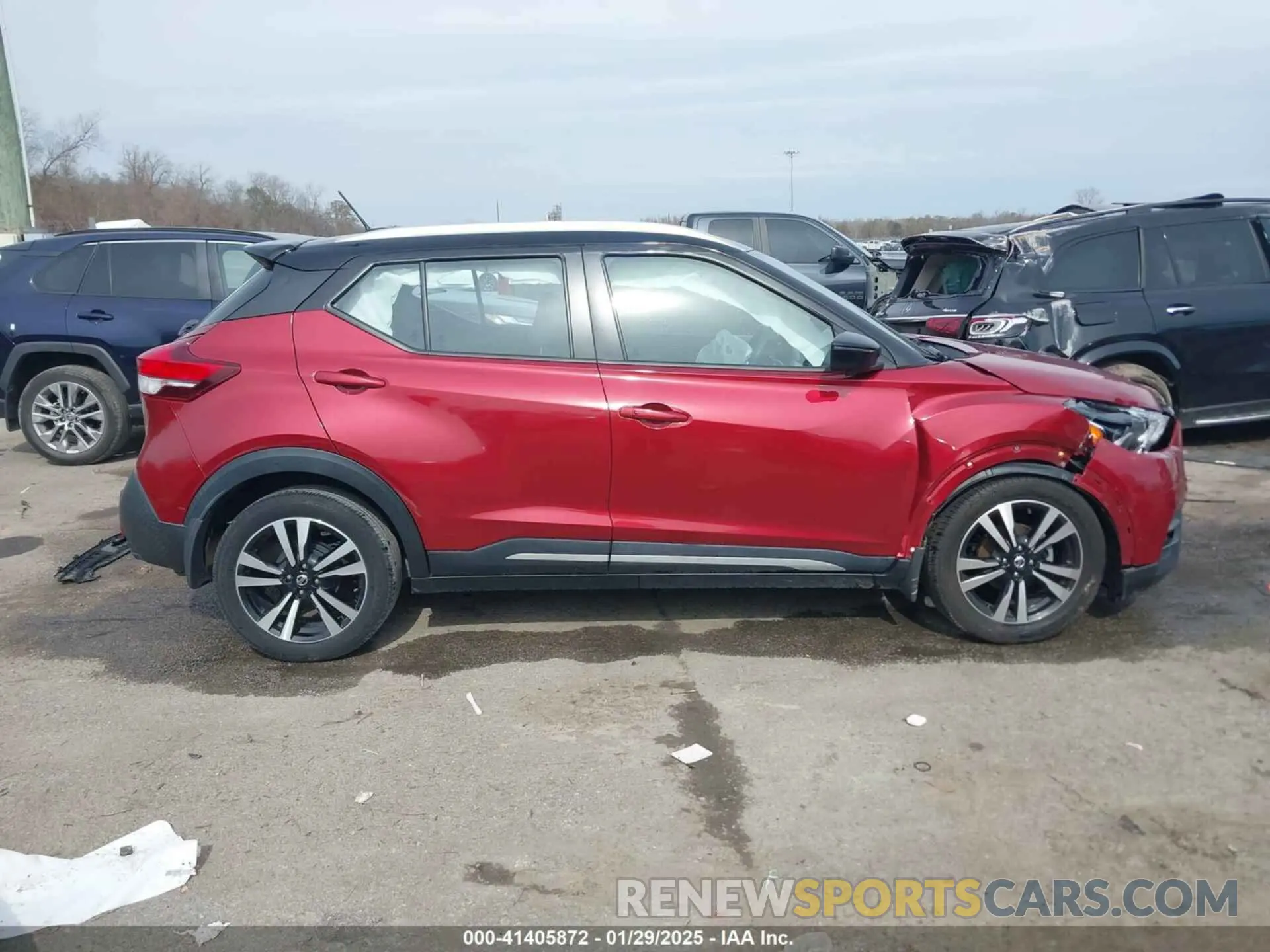 13 Photograph of a damaged car 3N1CP5DV0LL520303 NISSAN KICKS 2020