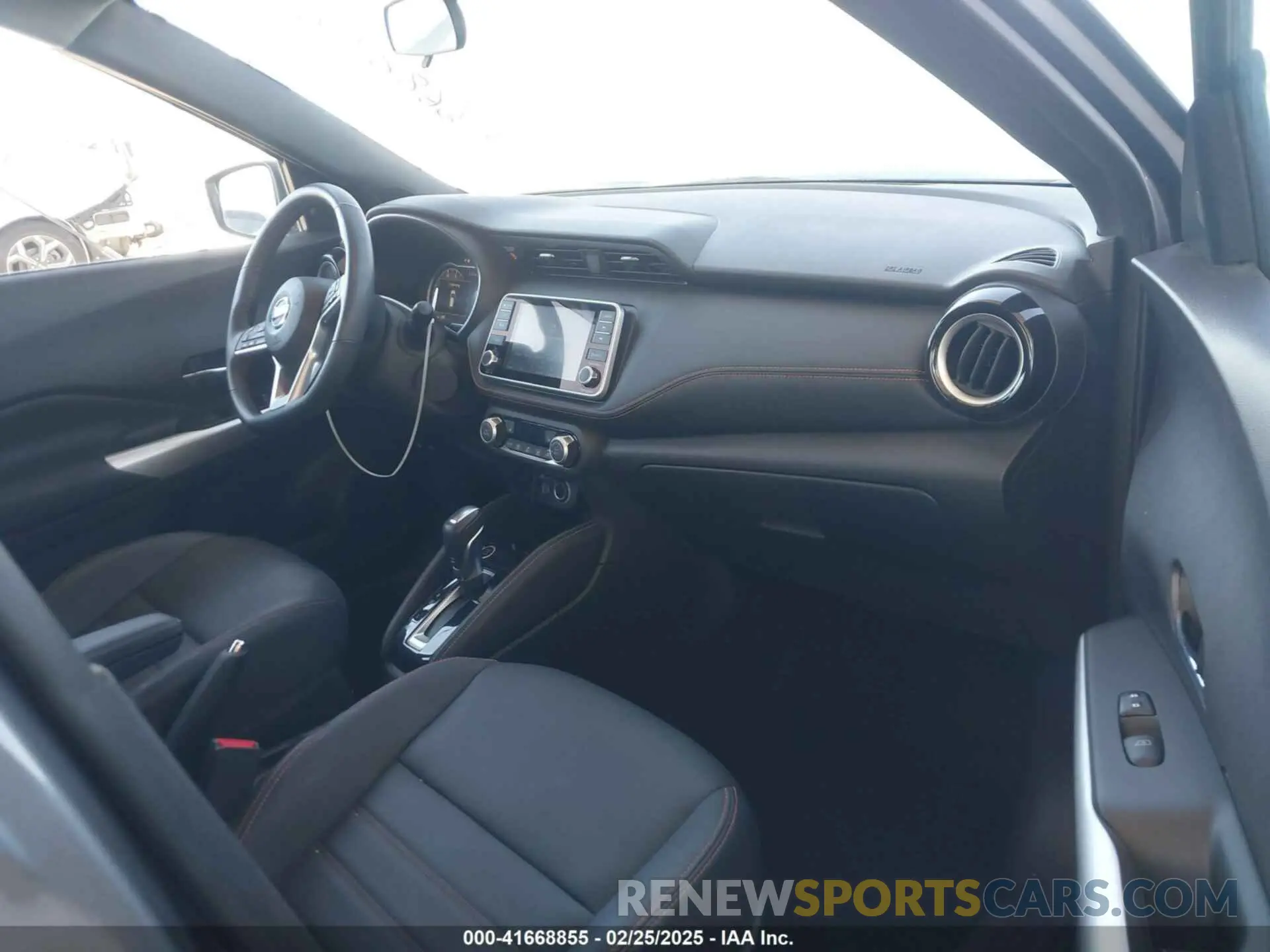 5 Photograph of a damaged car 3N1CP5DV0LL558131 NISSAN KICKS 2020