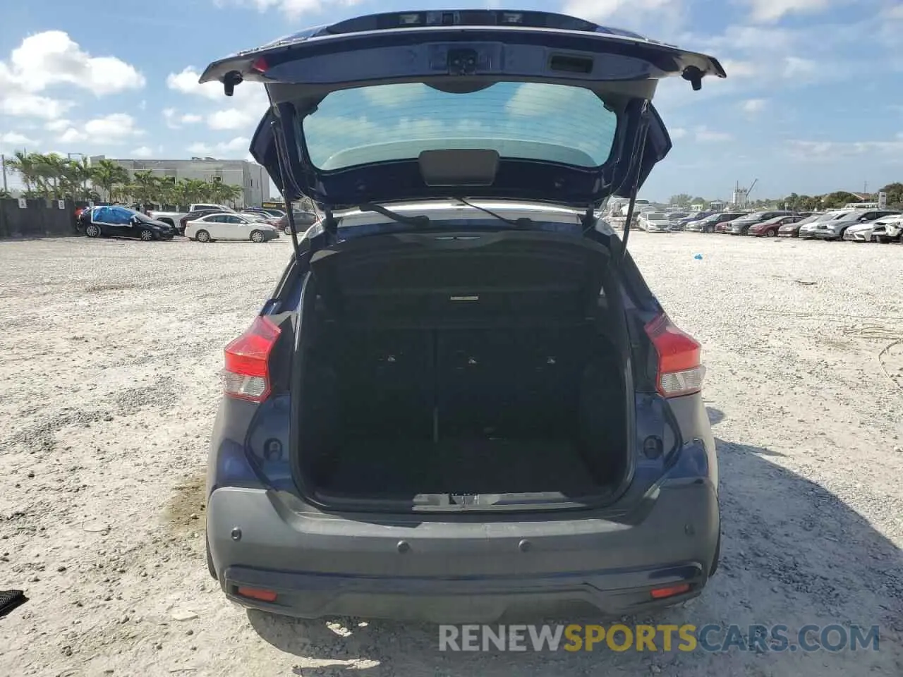 6 Photograph of a damaged car 3N1CP5DV1LL477137 NISSAN KICKS 2020