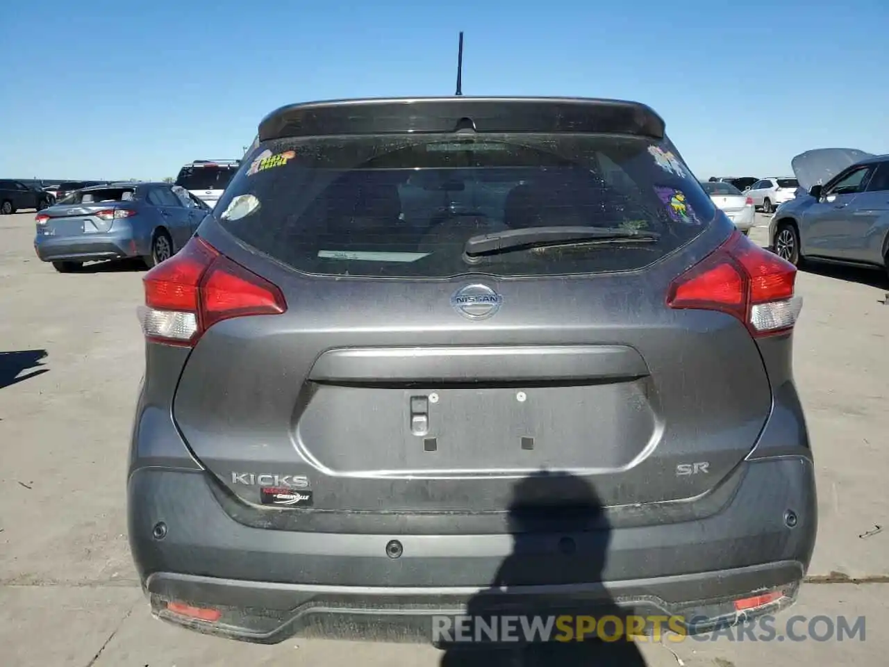 6 Photograph of a damaged car 3N1CP5DV1LL483567 NISSAN KICKS 2020