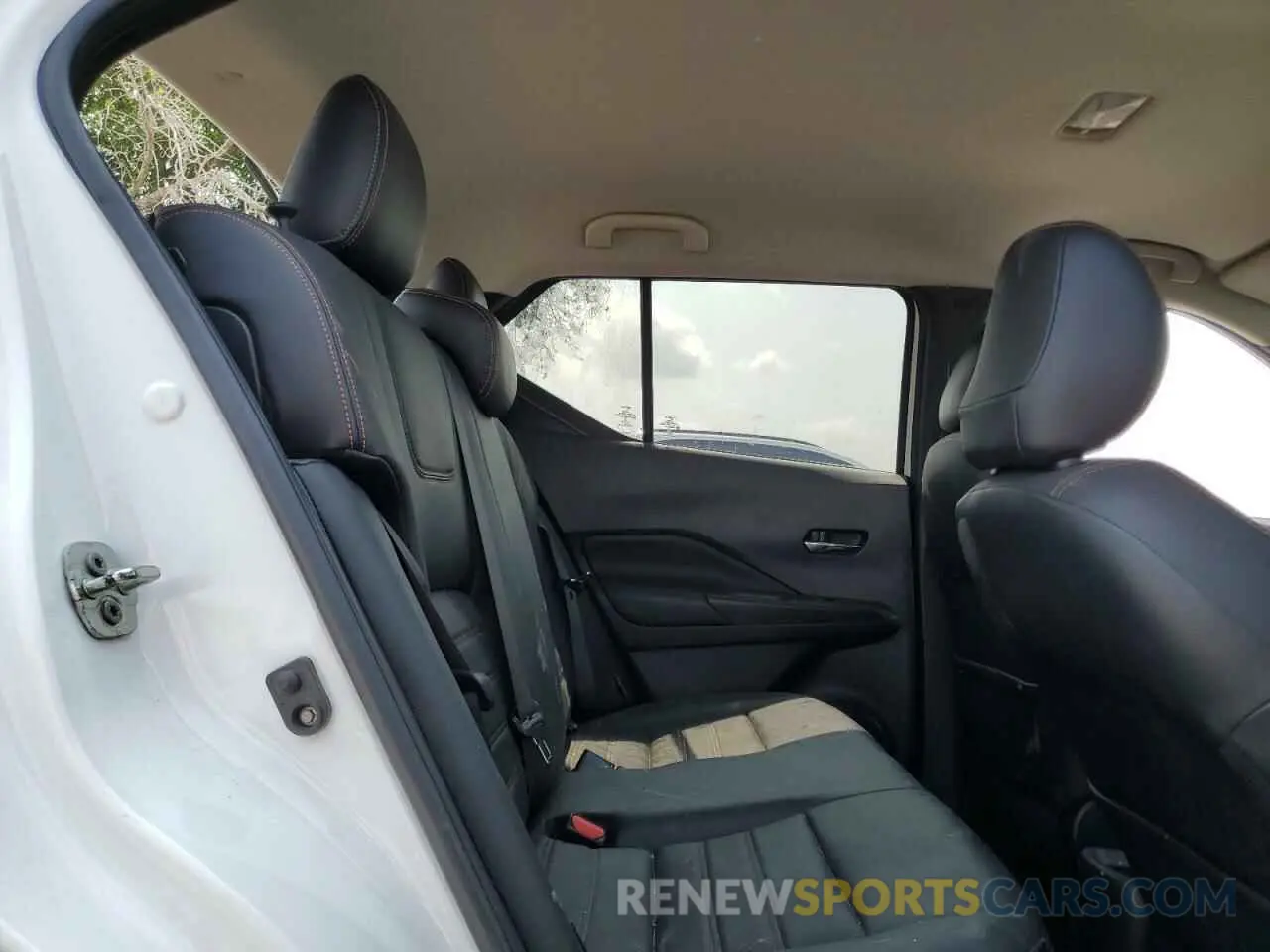 11 Photograph of a damaged car 3N1CP5DV1LL504658 NISSAN KICKS 2020