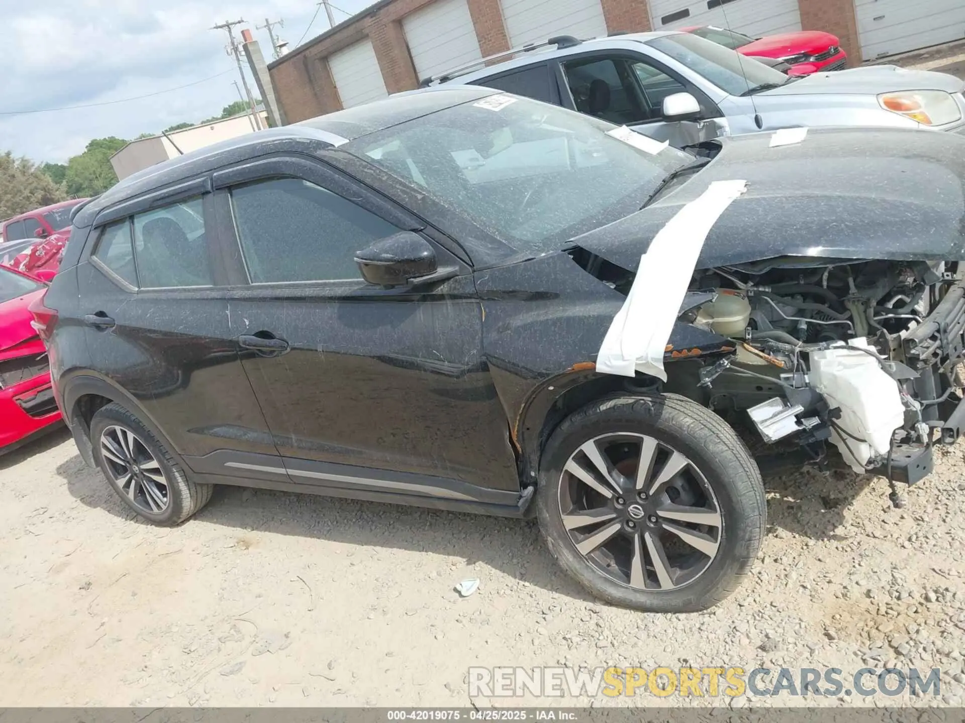 12 Photograph of a damaged car 3N1CP5DV1LL533304 NISSAN KICKS 2020