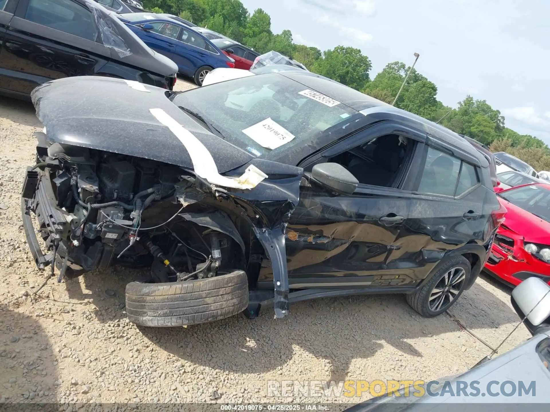 13 Photograph of a damaged car 3N1CP5DV1LL533304 NISSAN KICKS 2020