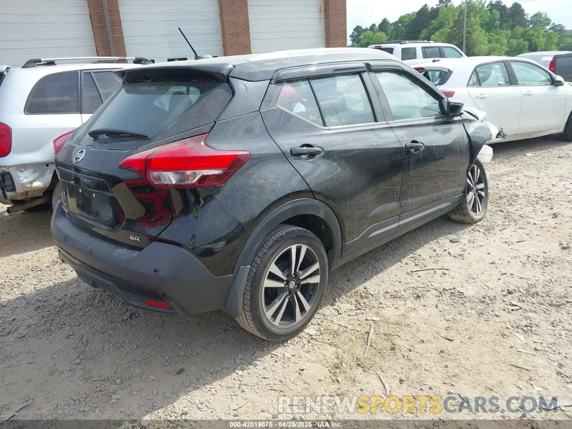 4 Photograph of a damaged car 3N1CP5DV1LL533304 NISSAN KICKS 2020