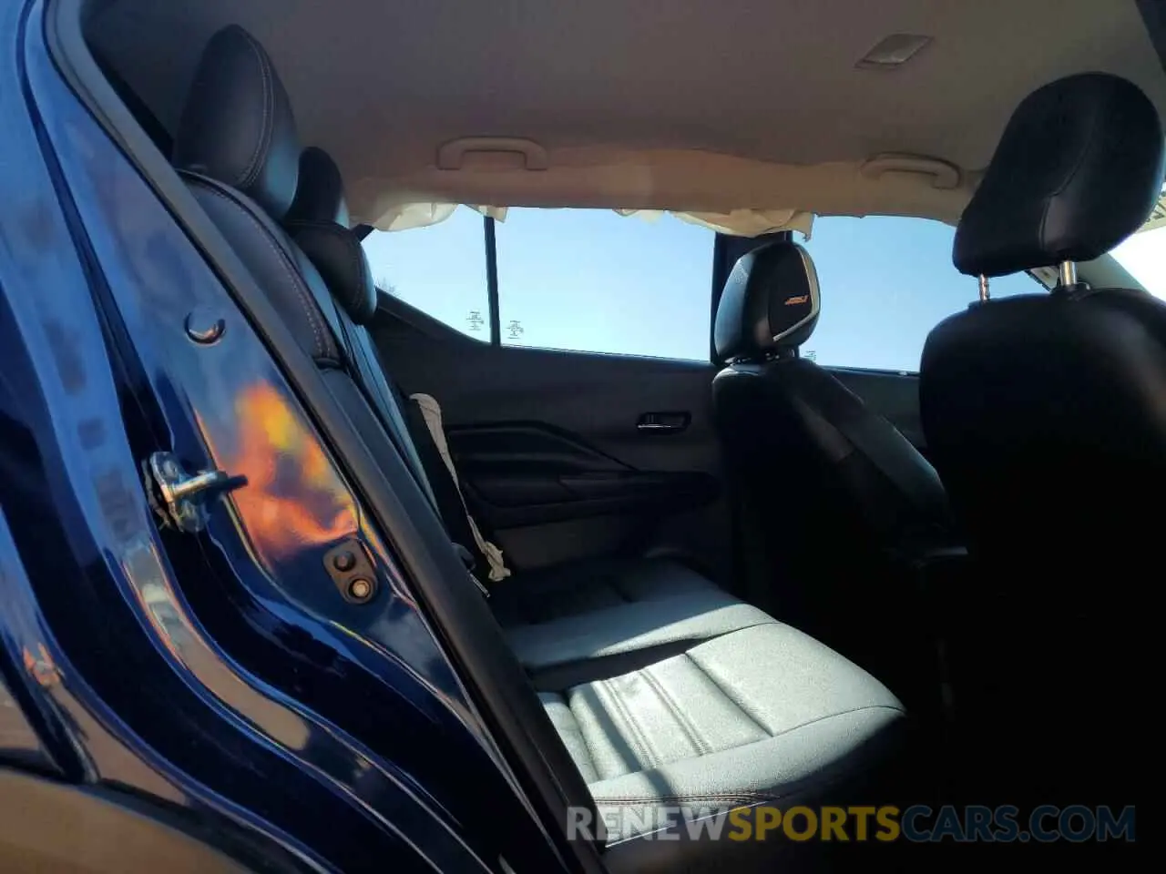11 Photograph of a damaged car 3N1CP5DV2LL502188 NISSAN KICKS 2020