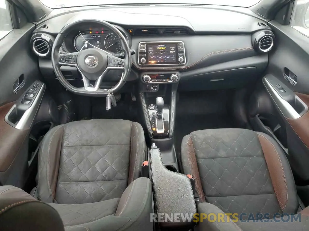 8 Photograph of a damaged car 3N1CP5DV2LL533375 NISSAN KICKS 2020