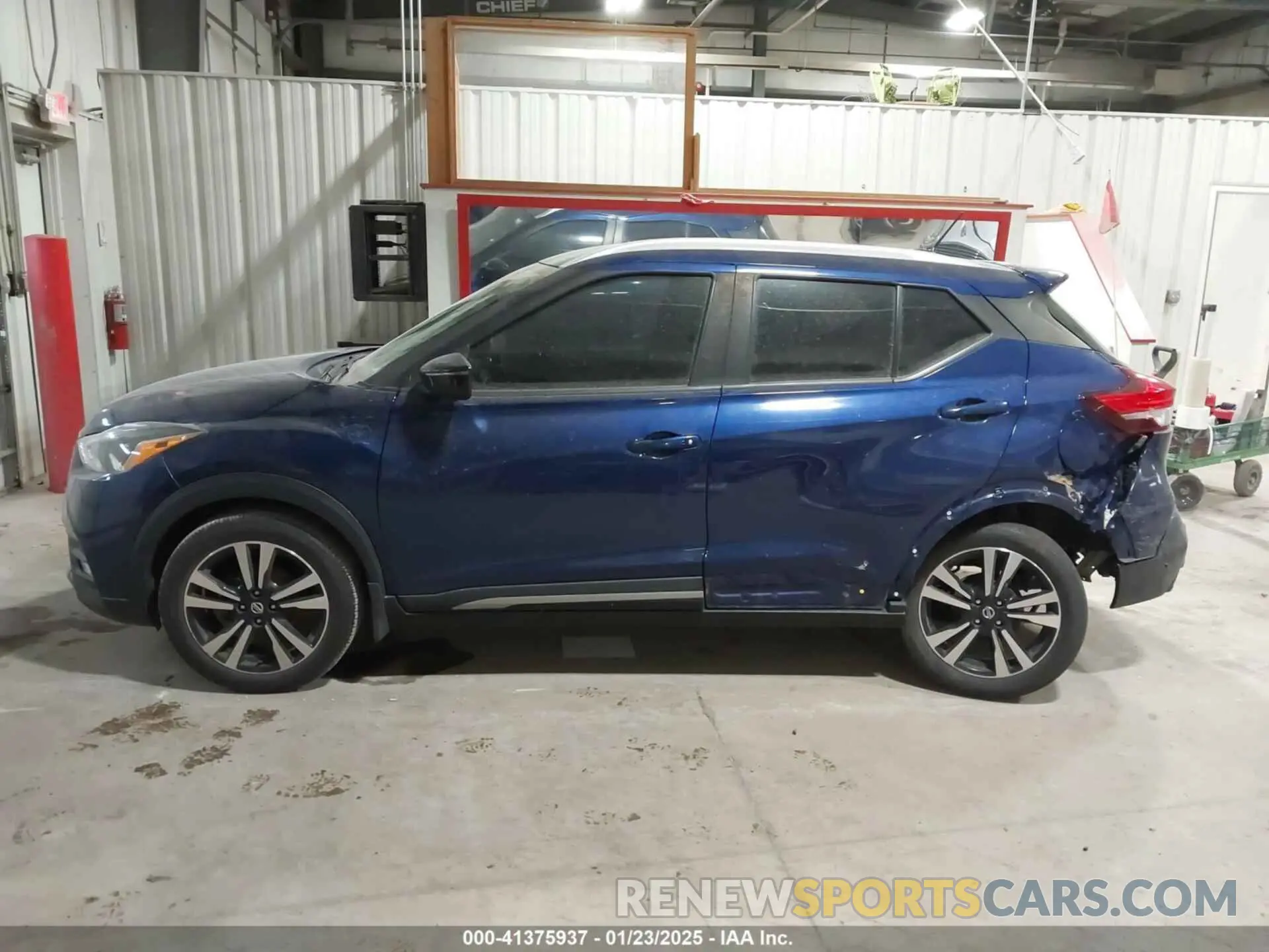 14 Photograph of a damaged car 3N1CP5DV2LL539600 NISSAN KICKS 2020