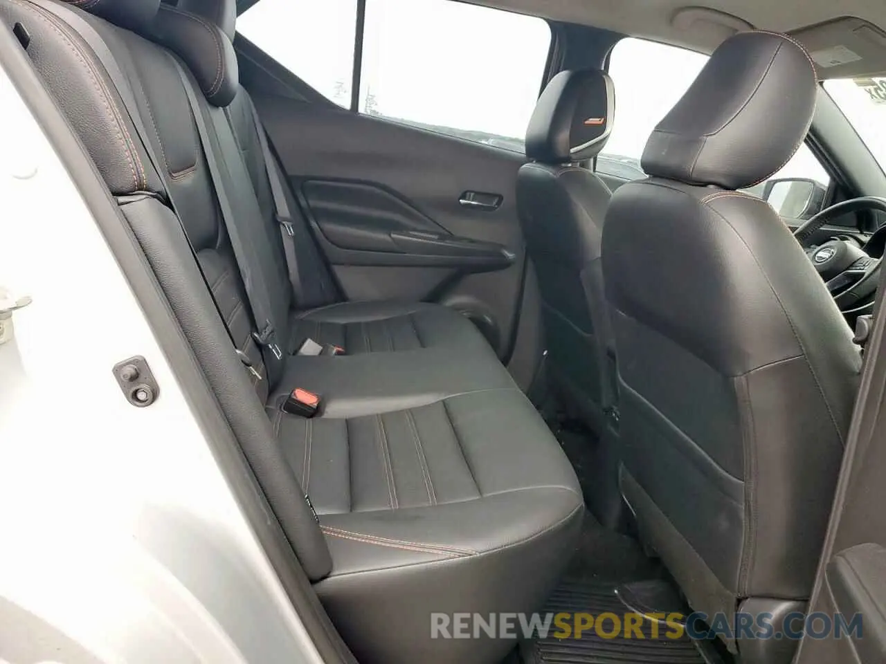 11 Photograph of a damaged car 3N1CP5DV2LL550225 NISSAN KICKS 2020