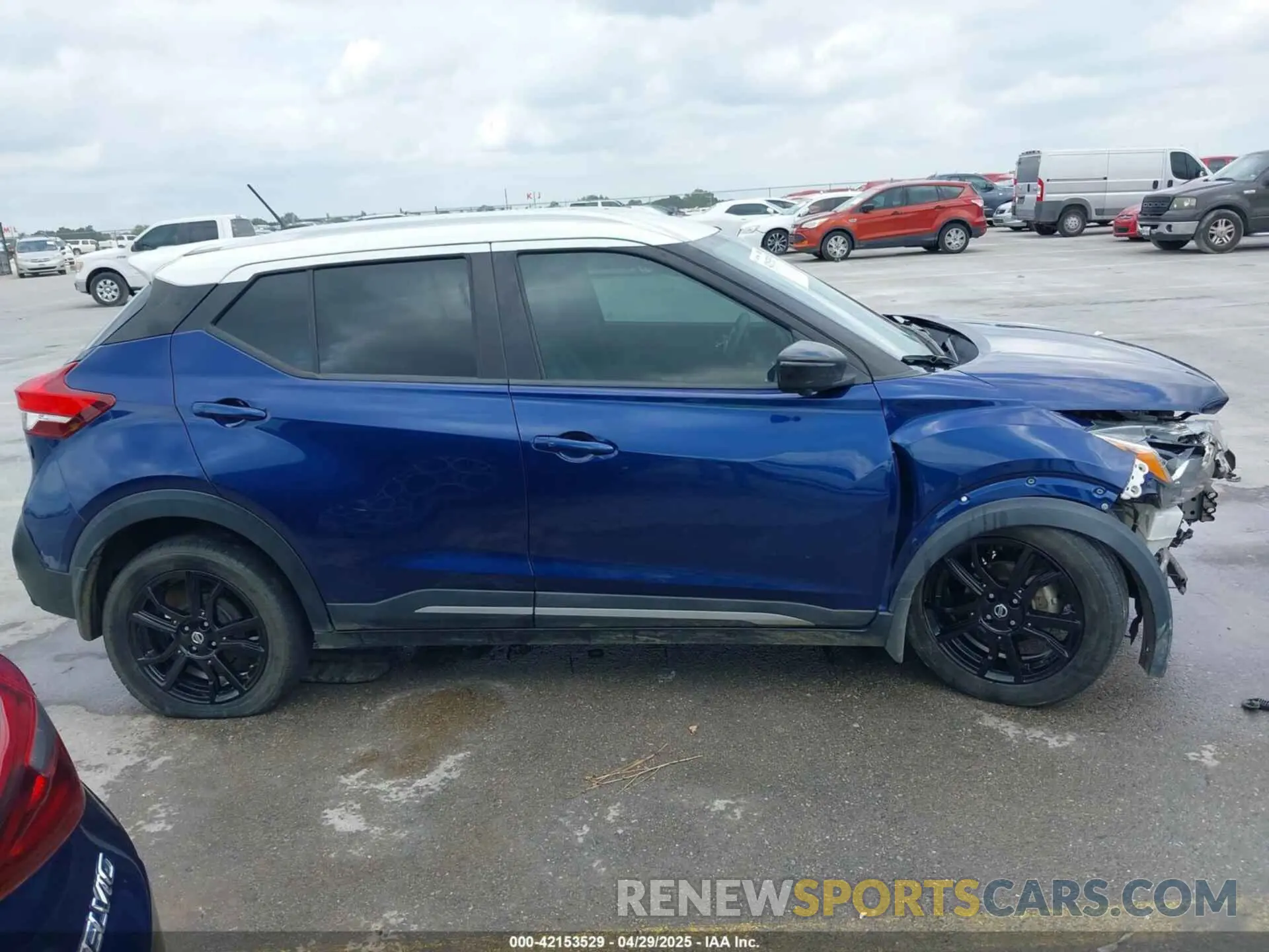 13 Photograph of a damaged car 3N1CP5DV3LL503253 NISSAN KICKS 2020