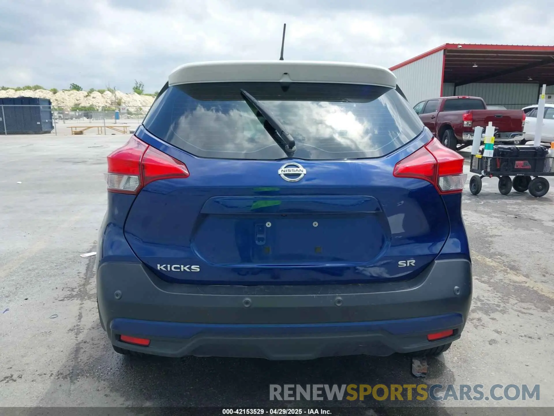 16 Photograph of a damaged car 3N1CP5DV3LL503253 NISSAN KICKS 2020