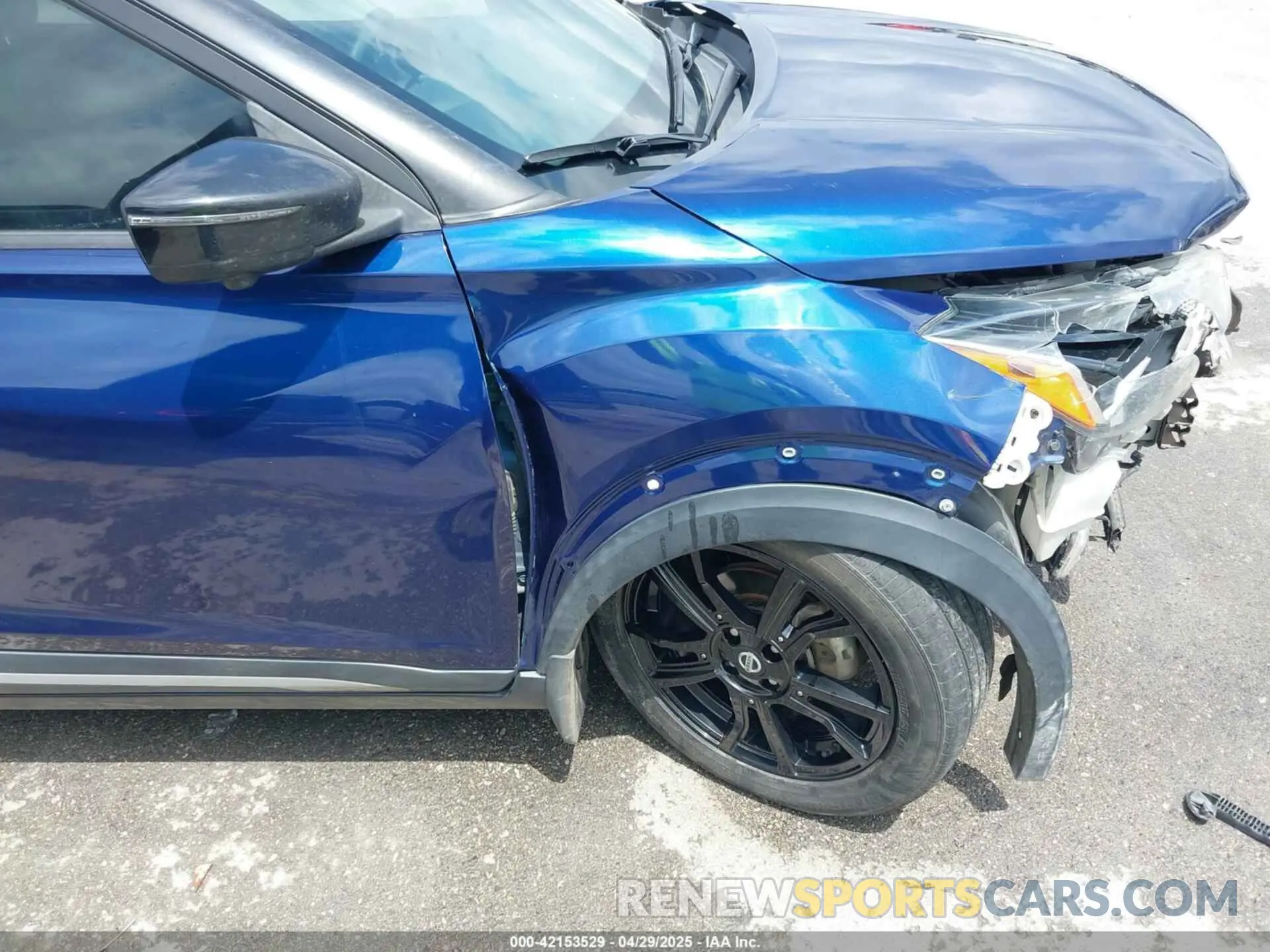 19 Photograph of a damaged car 3N1CP5DV3LL503253 NISSAN KICKS 2020
