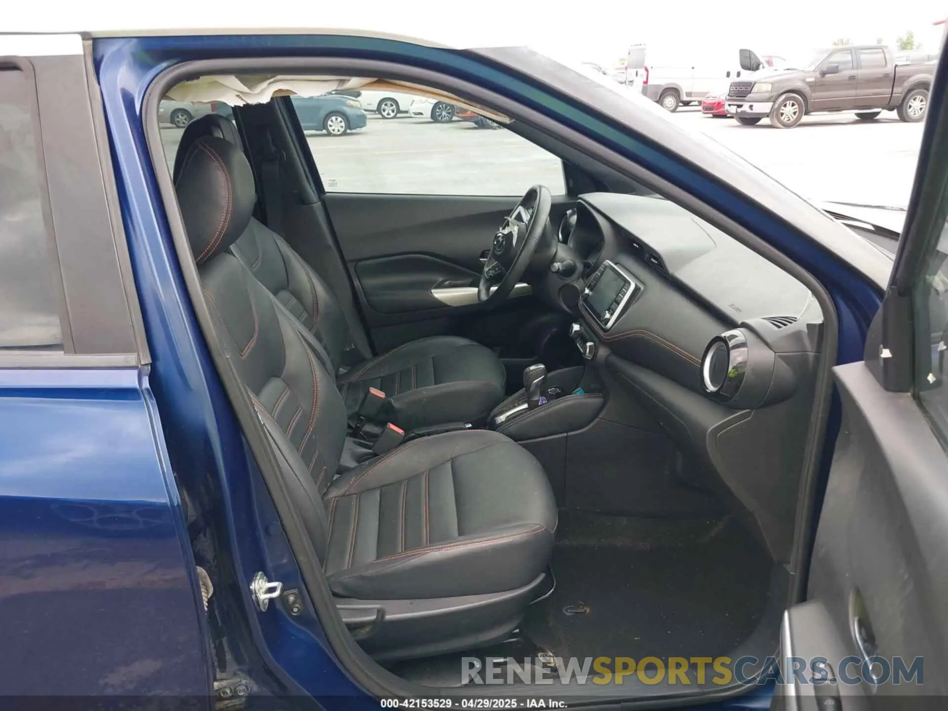 5 Photograph of a damaged car 3N1CP5DV3LL503253 NISSAN KICKS 2020
