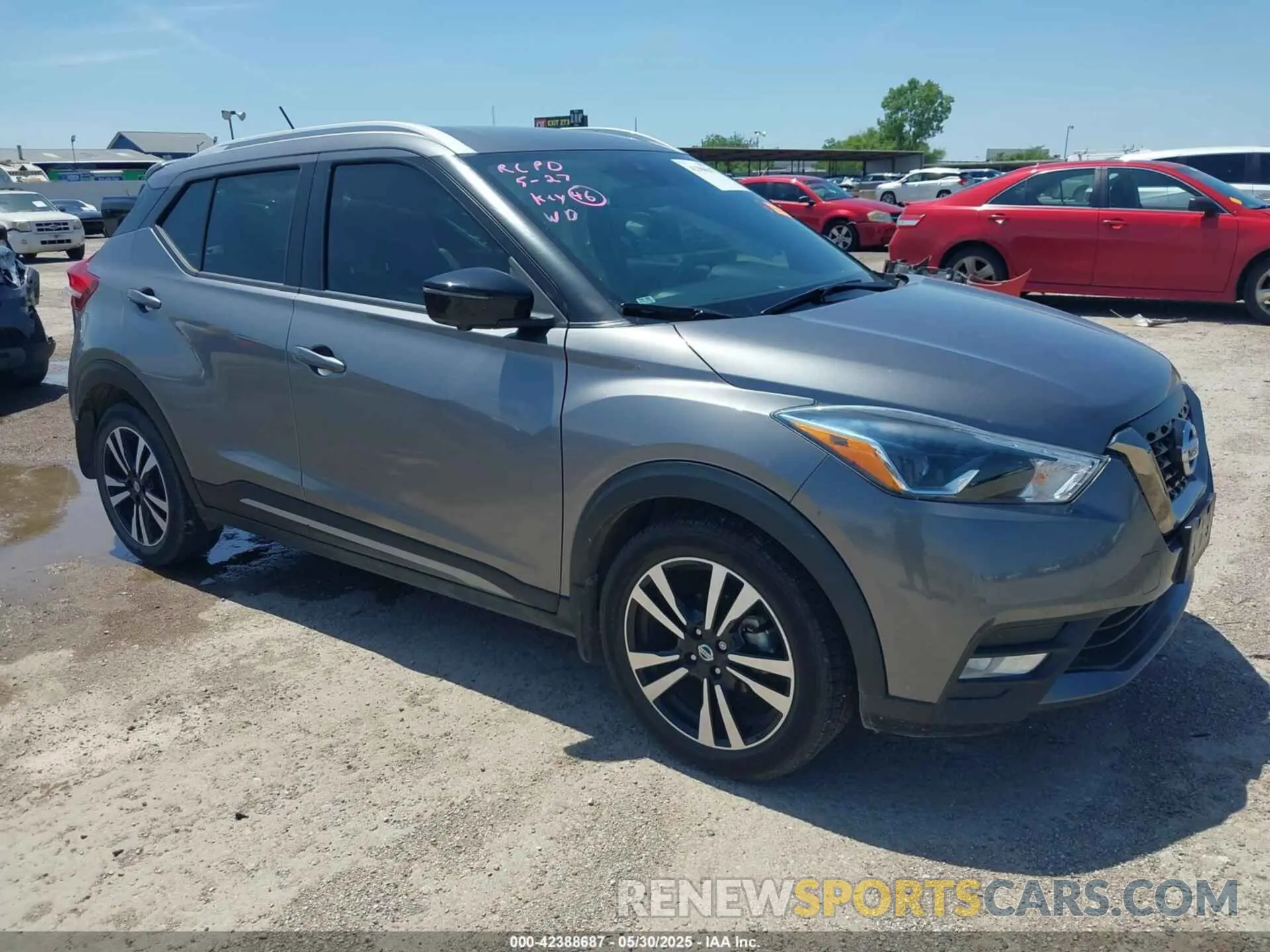 1 Photograph of a damaged car 3N1CP5DV3LL532378 NISSAN KICKS 2020