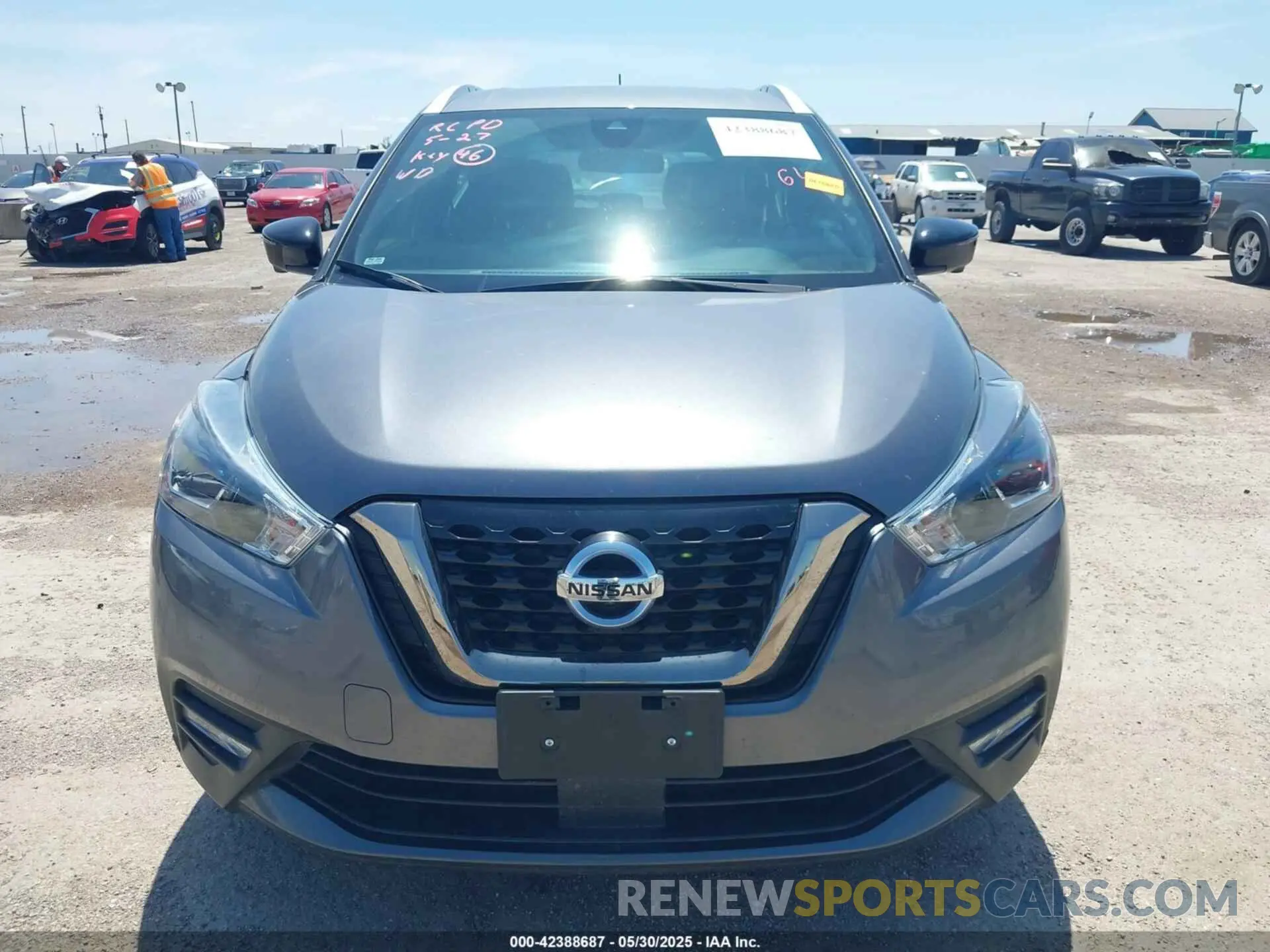 12 Photograph of a damaged car 3N1CP5DV3LL532378 NISSAN KICKS 2020