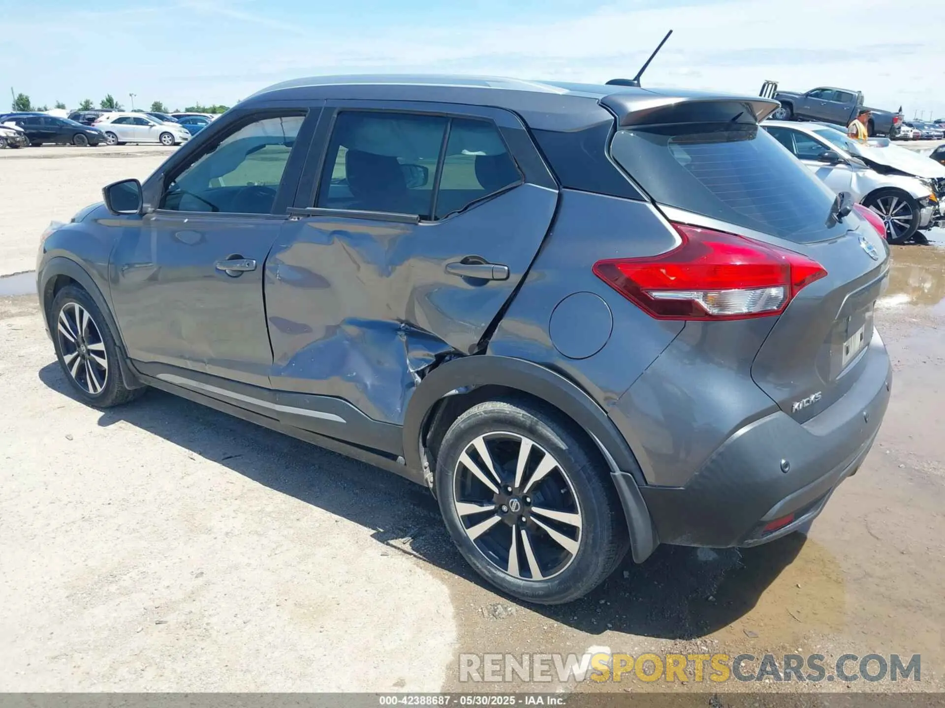 3 Photograph of a damaged car 3N1CP5DV3LL532378 NISSAN KICKS 2020