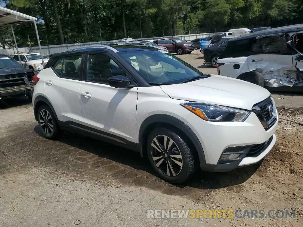 4 Photograph of a damaged car 3N1CP5DV3LL551626 NISSAN KICKS 2020