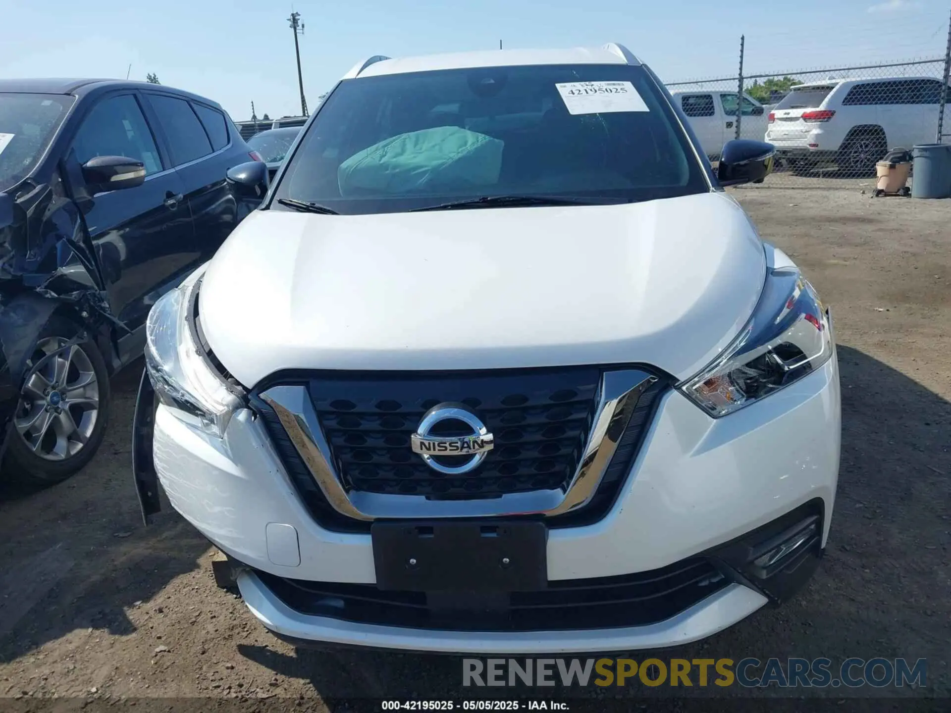 12 Photograph of a damaged car 3N1CP5DV4LL485202 NISSAN KICKS 2020