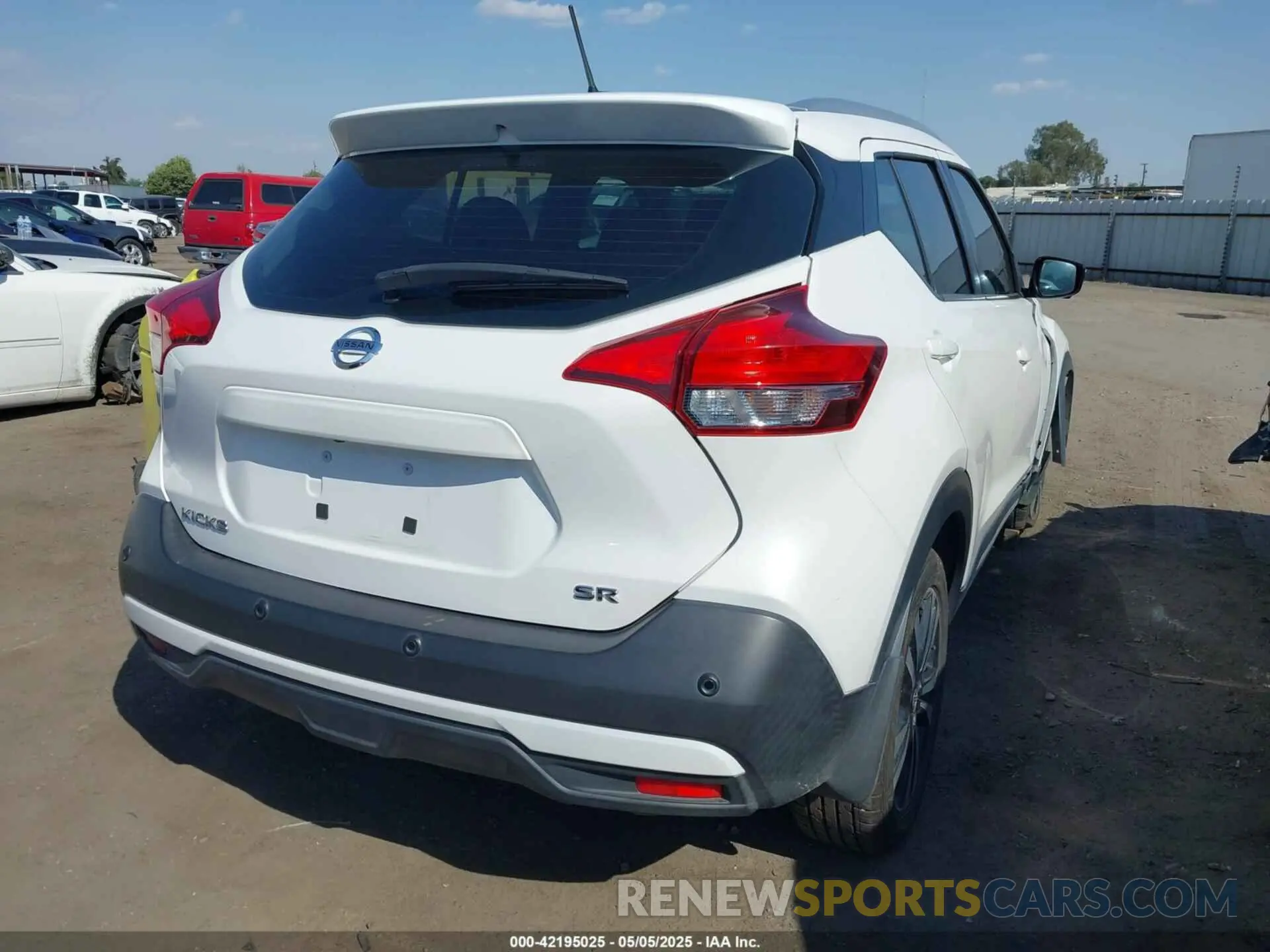 4 Photograph of a damaged car 3N1CP5DV4LL485202 NISSAN KICKS 2020