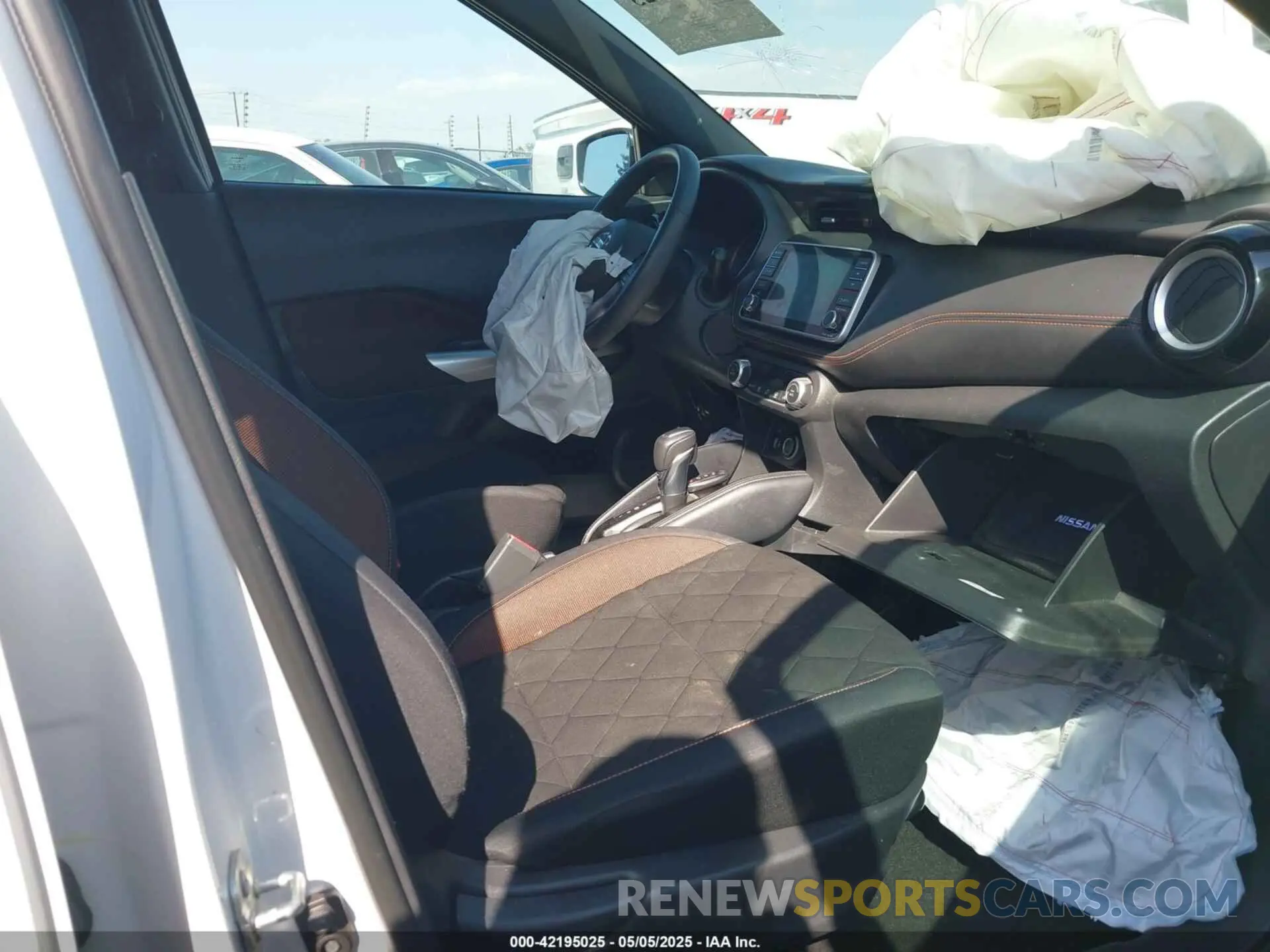 5 Photograph of a damaged car 3N1CP5DV4LL485202 NISSAN KICKS 2020